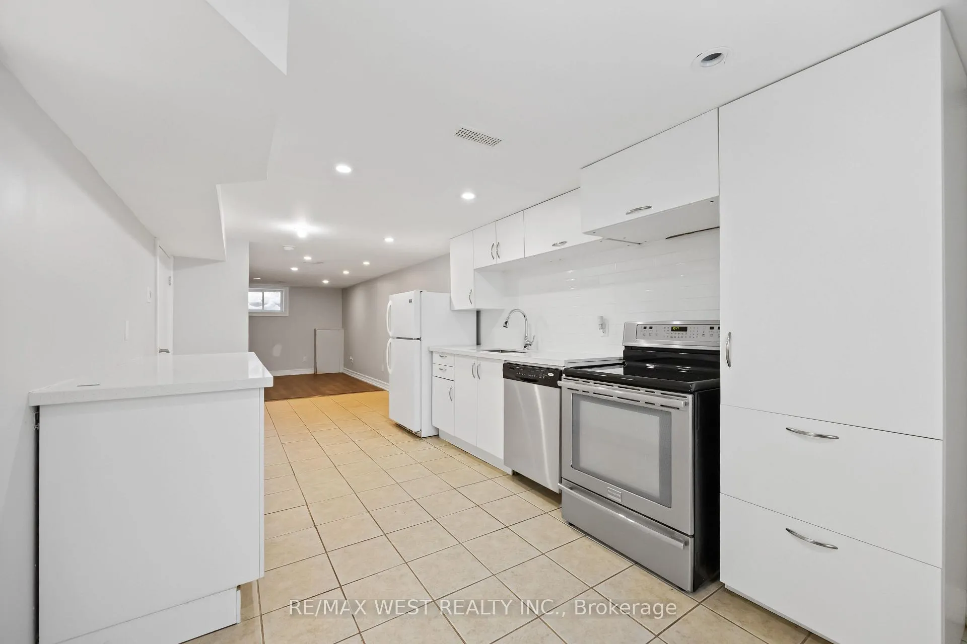 Photo 6 of Unit Lower Level, 2440 King Road, King, King City — HOMEH