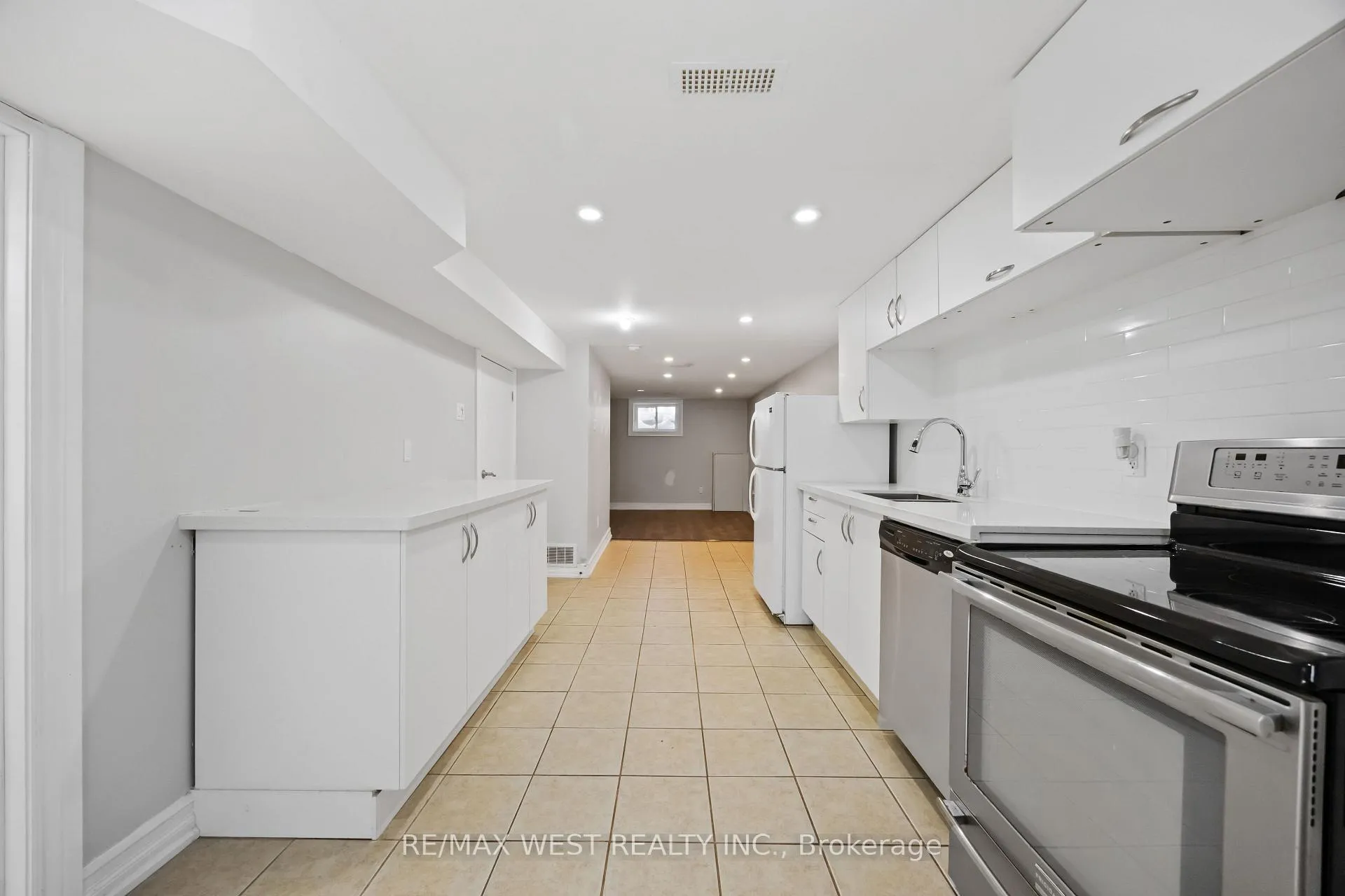 Photo 7 of Unit Lower Level, 2440 King Road, King, King City — HOMEH