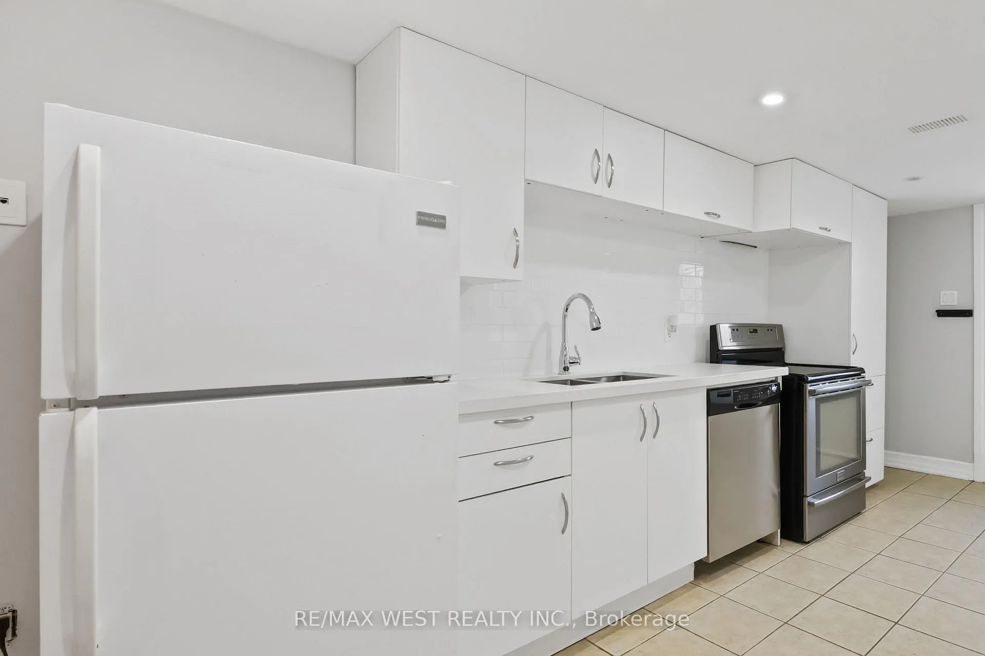 Photo 10 of Unit Lower Level, 2440 King Road, King, King City — HOMEH