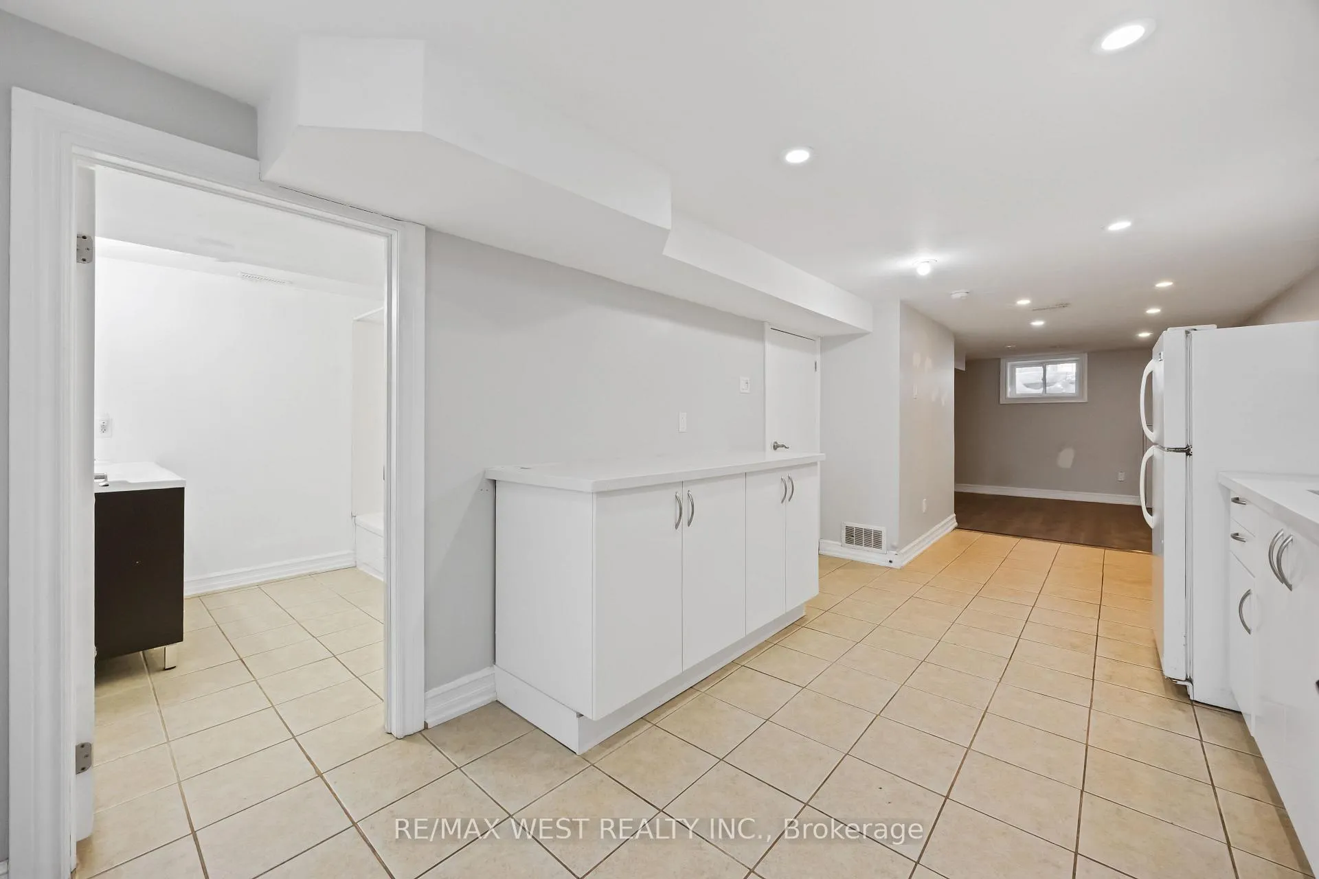 Photo 12 of Unit Lower Level, 2440 King Road, King, King City — HOMEH