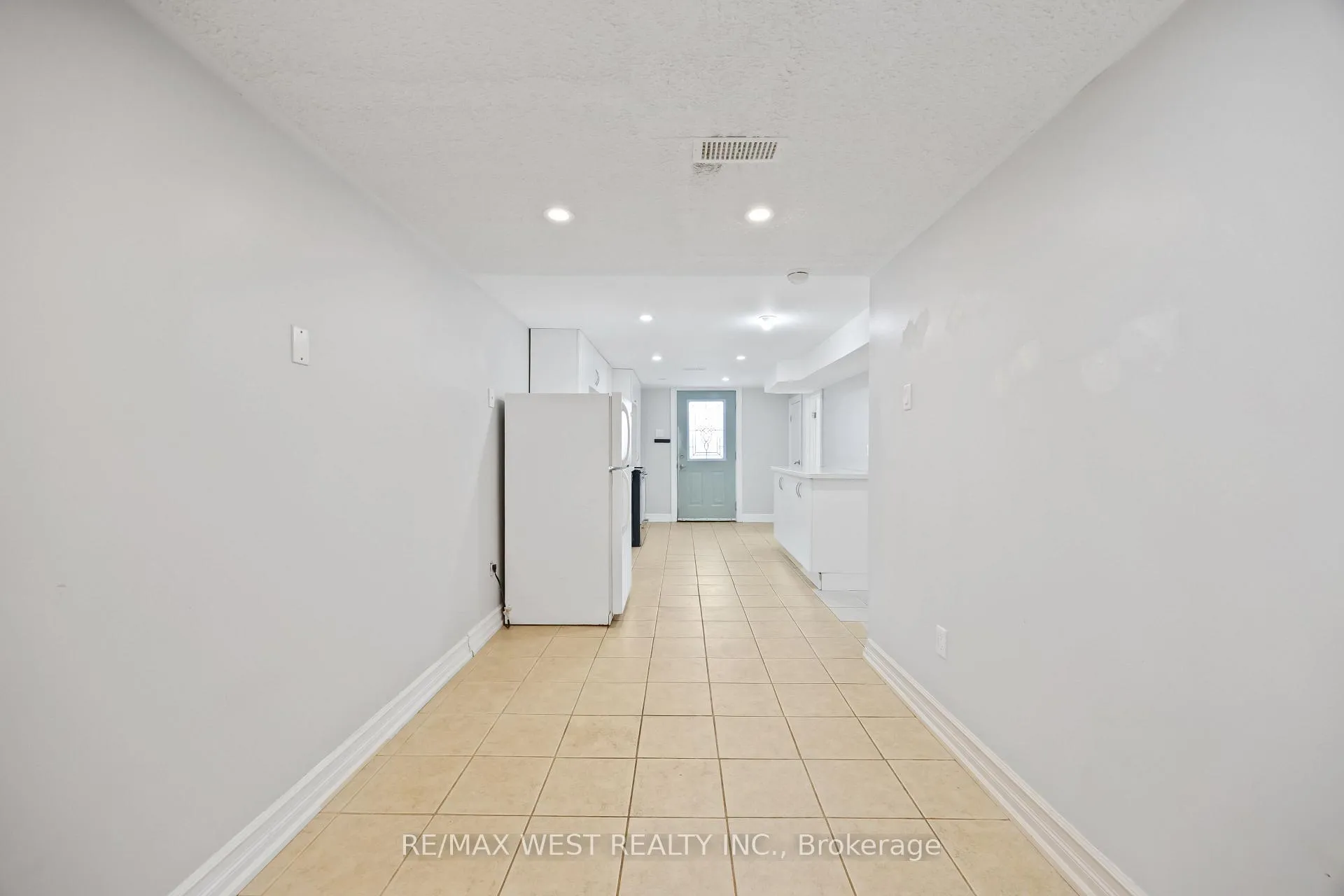 Photo 18 of Unit Lower Level, 2440 King Road, King, King City — HOMEH