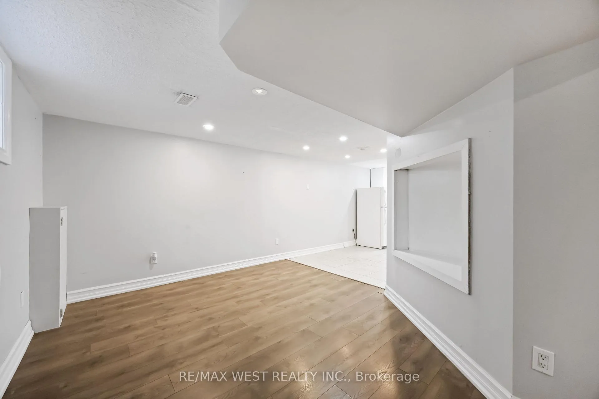 Photo 19 of Unit Lower Level, 2440 King Road, King, King City — HOMEH