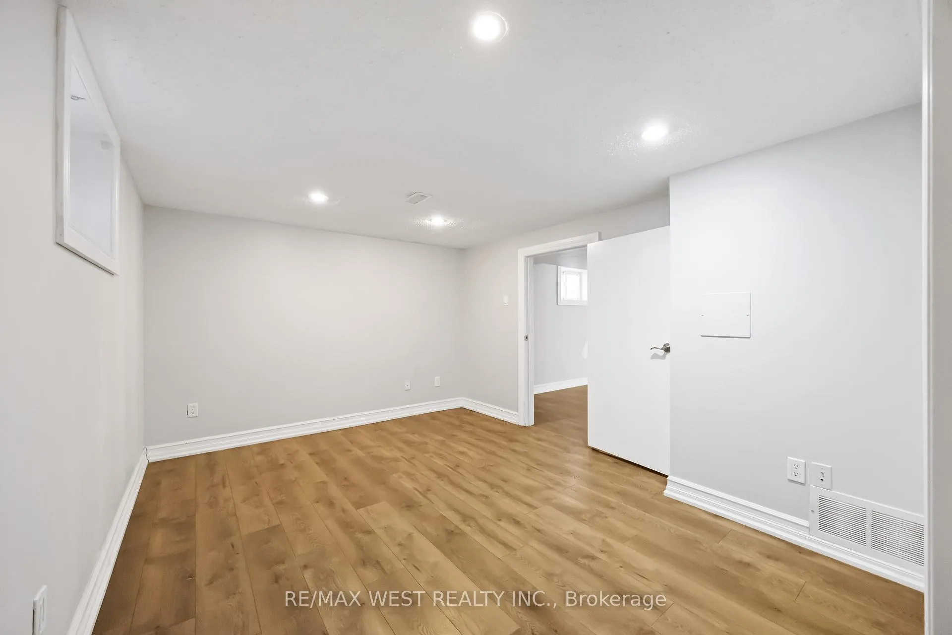 Photo 24 of Unit Lower Level, 2440 King Road, King, King City — HOMEH