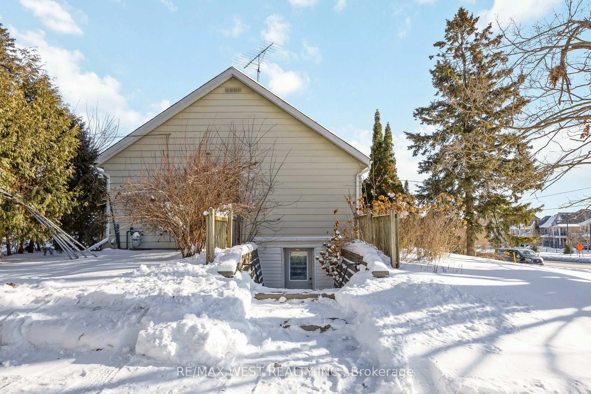 Photo 29 of Unit Lower Level, 2440 King Road, King, King City — HOMEH