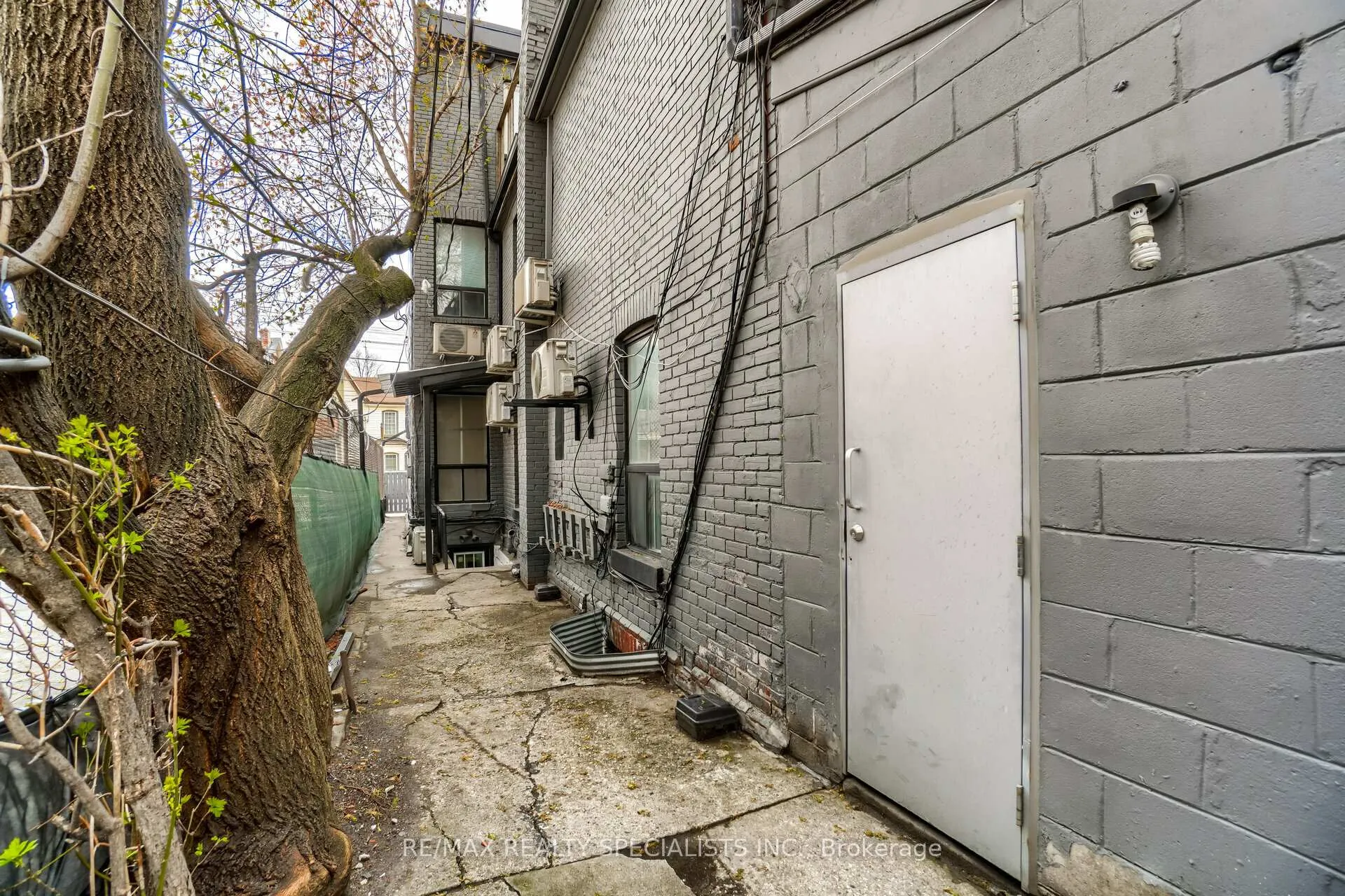 Photo 24 of Unit B2, 450 Bathurst Street, Toronto, Trinity-Bellwoods — HOMEH
