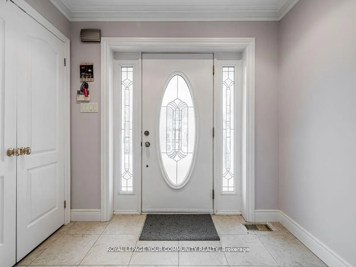 Photo 4 of 9 Robson Place E, North York, Newtonbrook West — HOMEH
