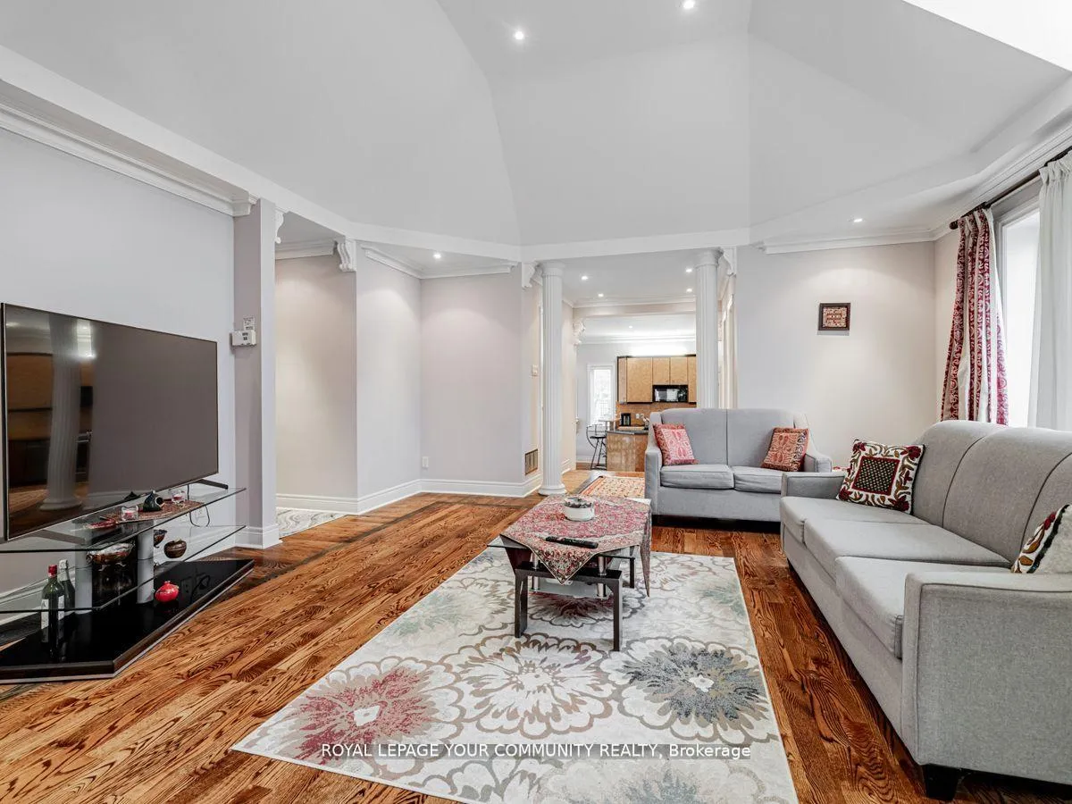 Photo 8 of 9 Robson Place E, North York, Newtonbrook West — HOMEH