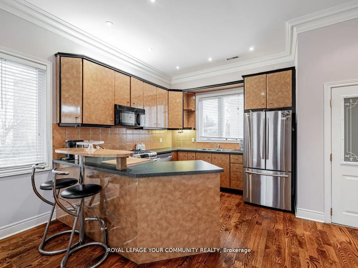 Photo 16 of 9 Robson Place E, North York, Newtonbrook West — HOMEH
