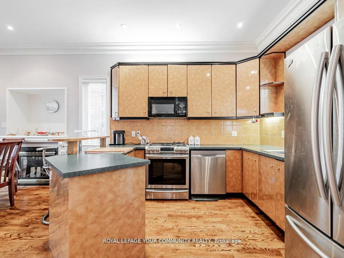 Photo 18 of 9 Robson Place E, North York, Newtonbrook West — HOMEH