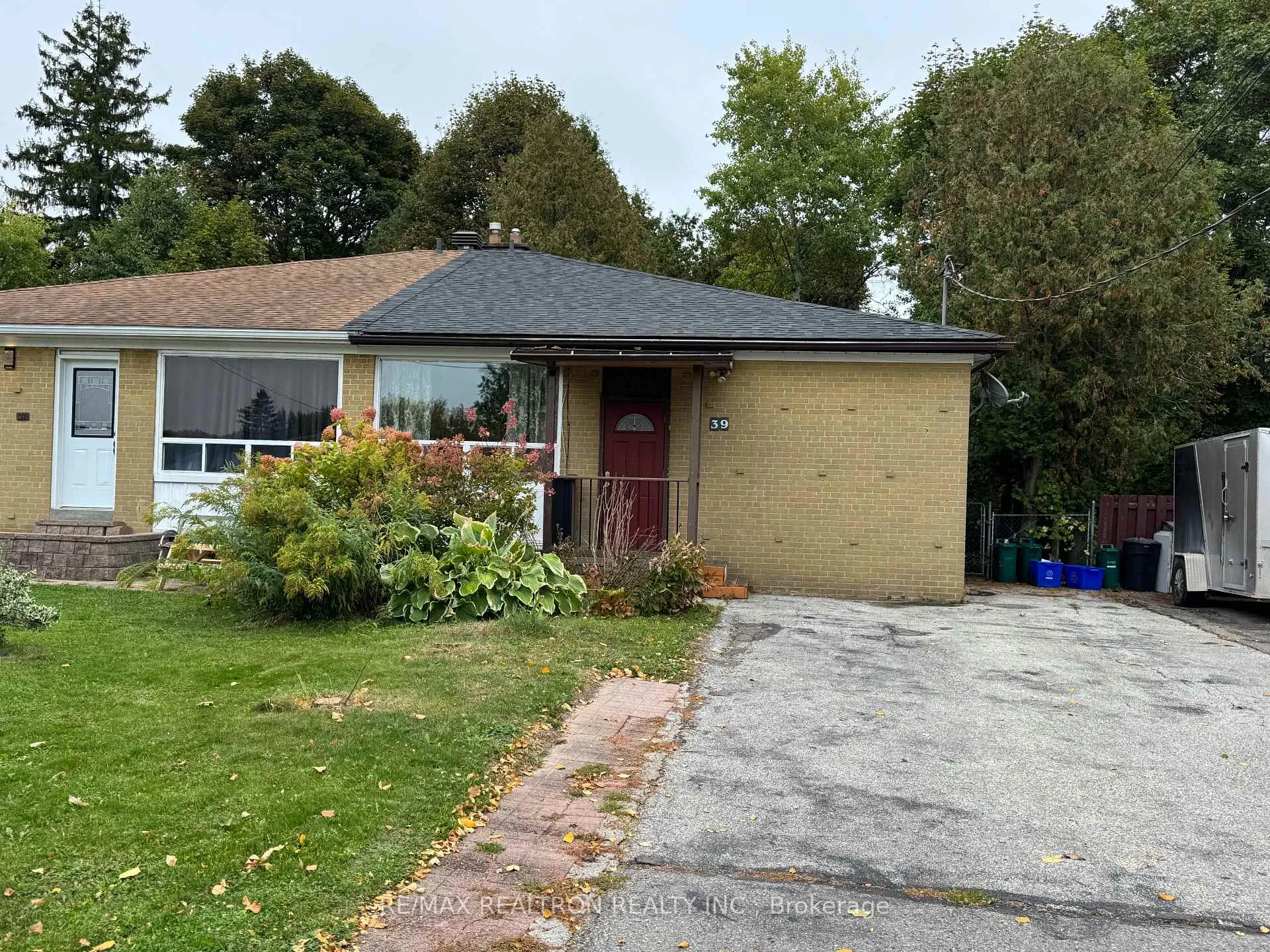 Front of Unit Bsmnt, 39 Davis Road