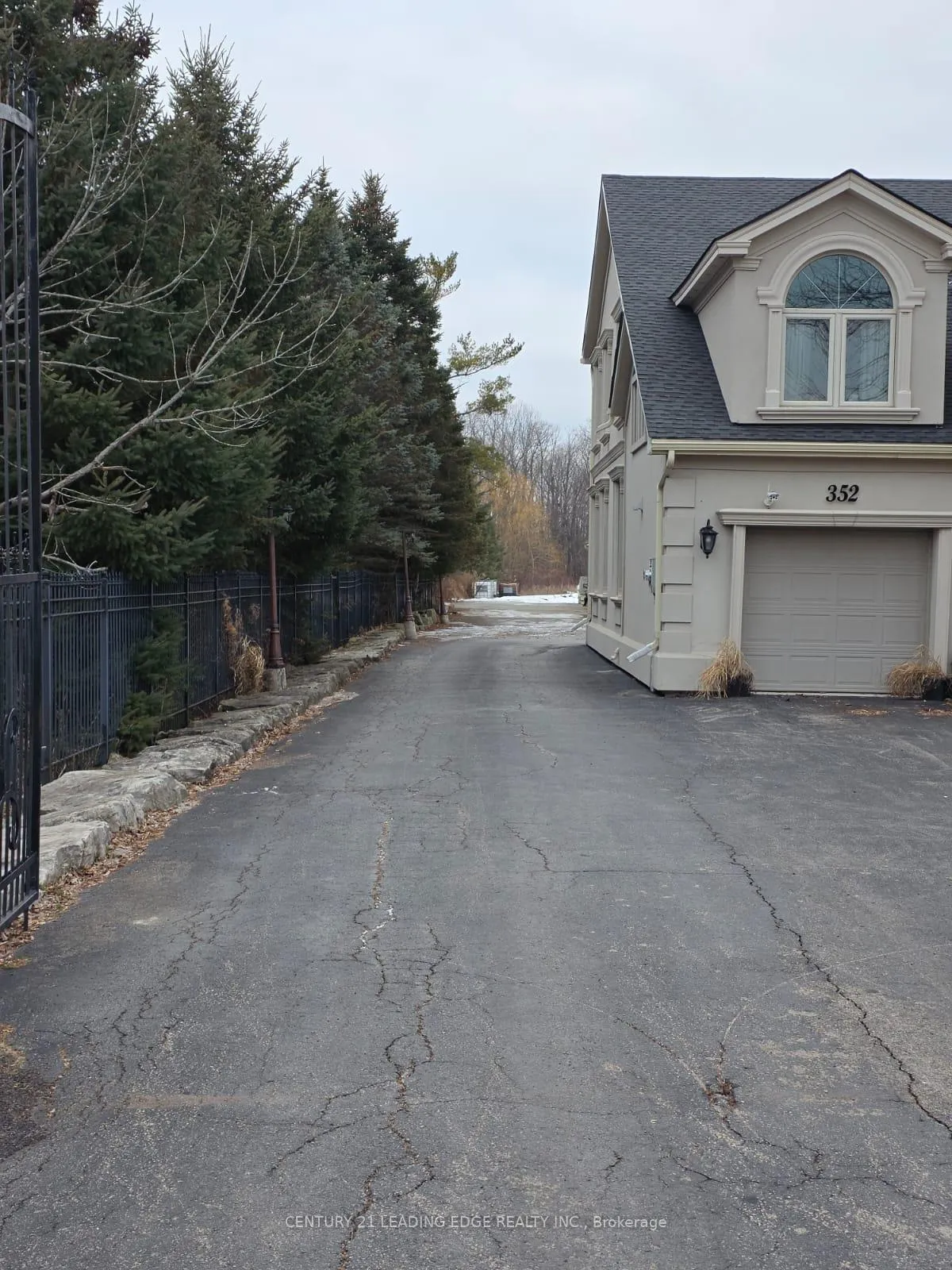 Photo 1 of Unit A, 352 Sunnyridge Road, Hamilton, Ancaster — HOMEH