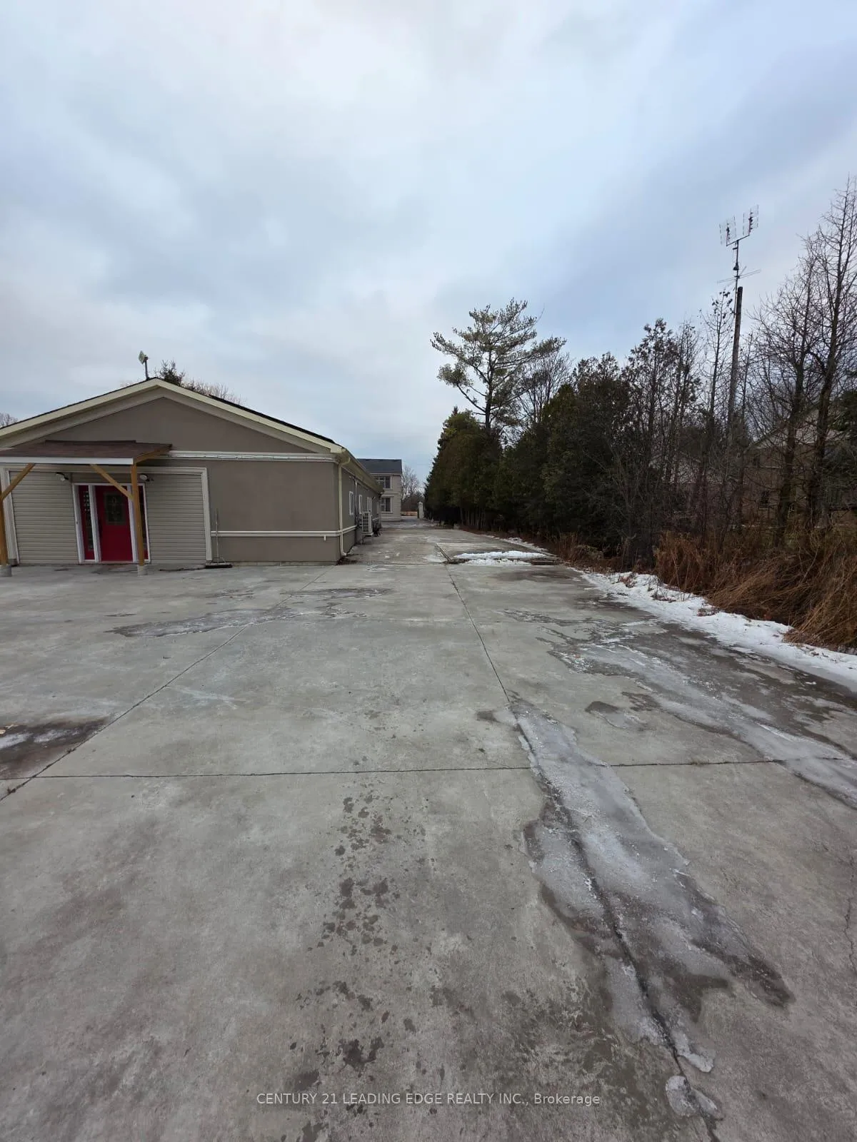 Photo 3 of Unit A, 352 Sunnyridge Road, Hamilton, Ancaster — HOMEH