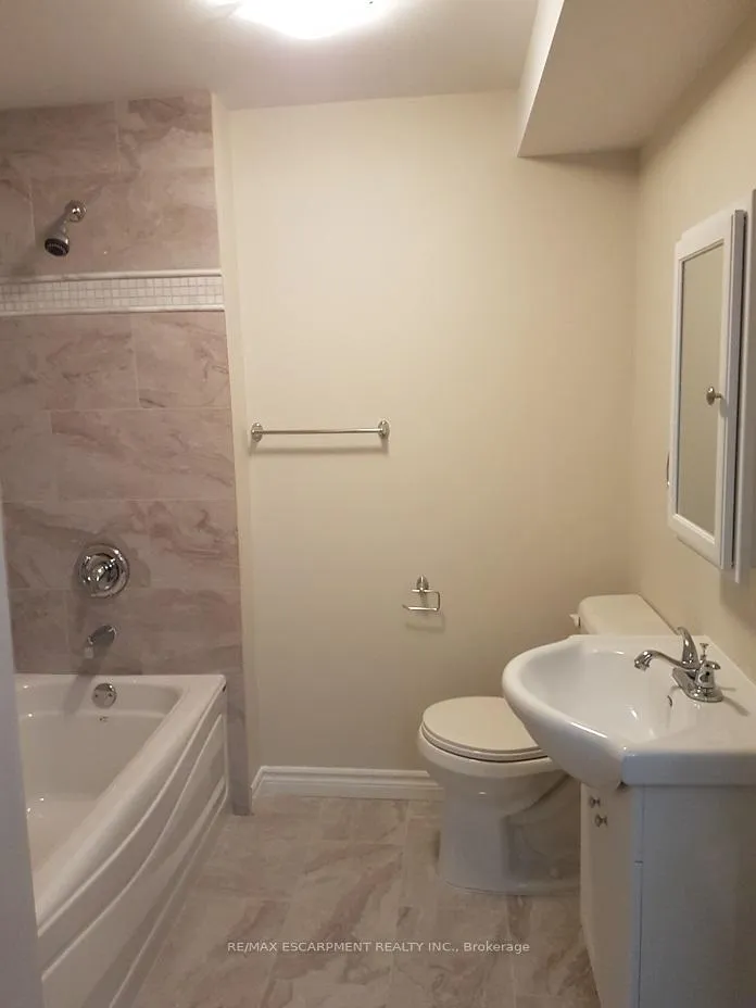 Photo 2 of Unit 2, 279 Nashville Circle, Hamilton, Gershome — HOMEH