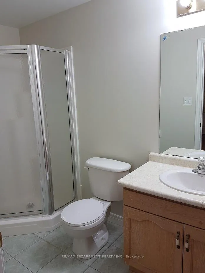 Photo 3 of Unit 2, 279 Nashville Circle, Hamilton, Gershome — HOMEH
