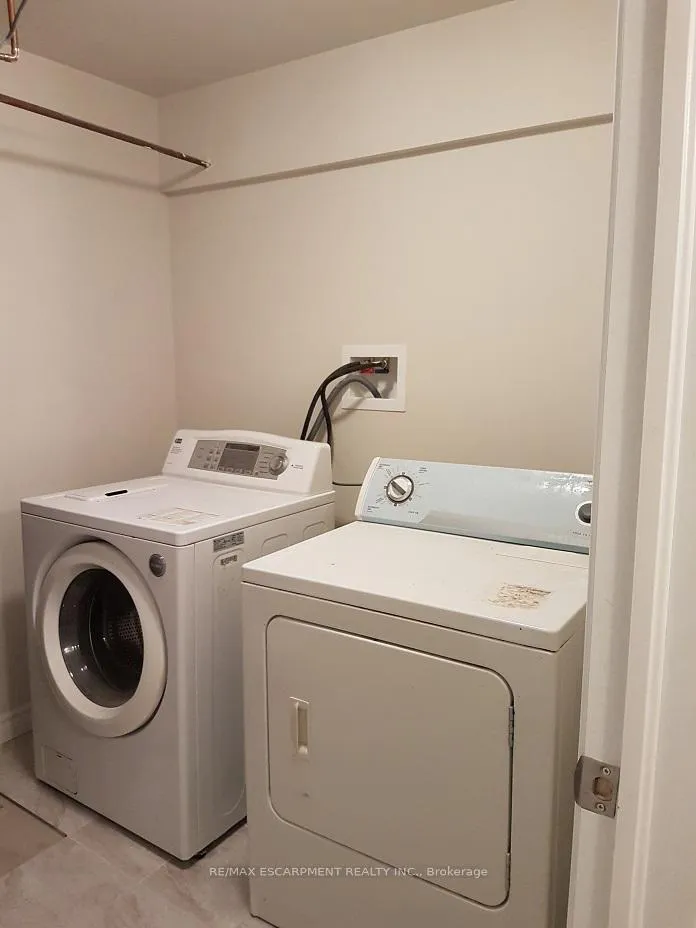 Photo 4 of Unit 2, 279 Nashville Circle, Hamilton, Gershome — HOMEH