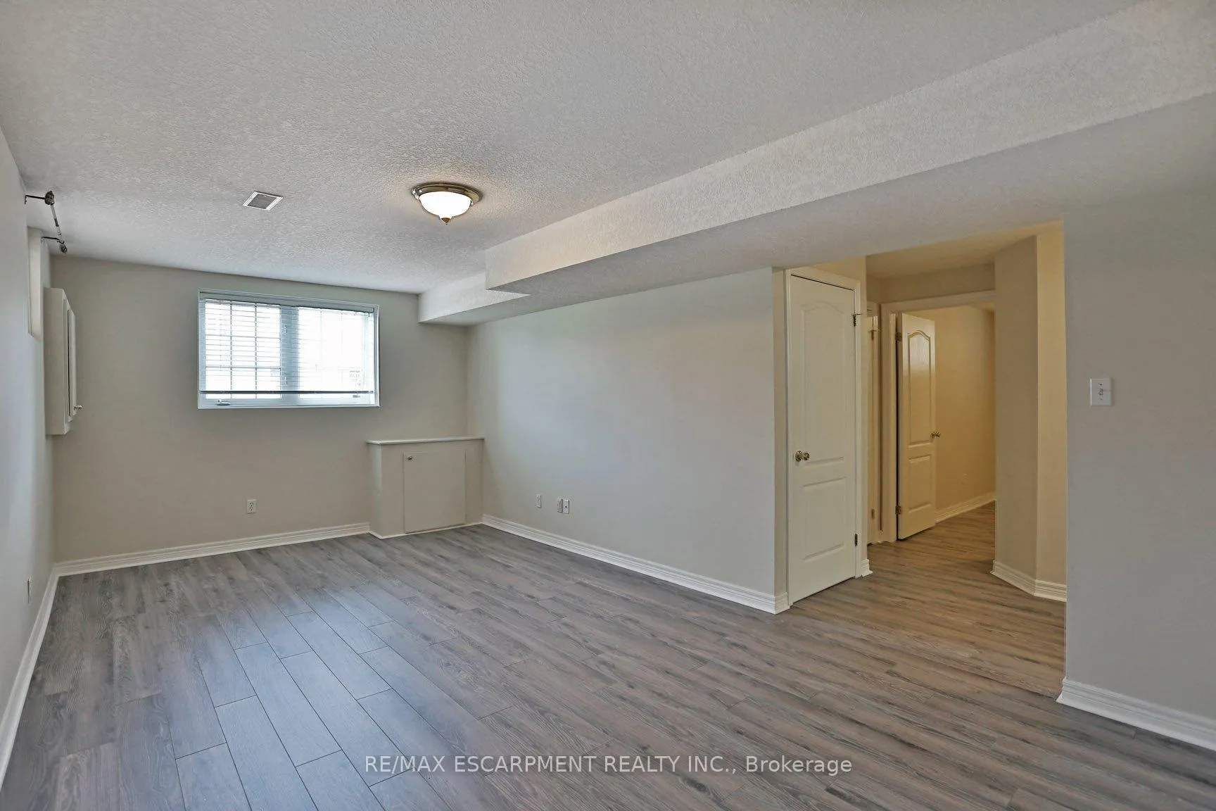 Photo 5 of Unit 2, 279 Nashville Circle, Hamilton, Gershome — HOMEH