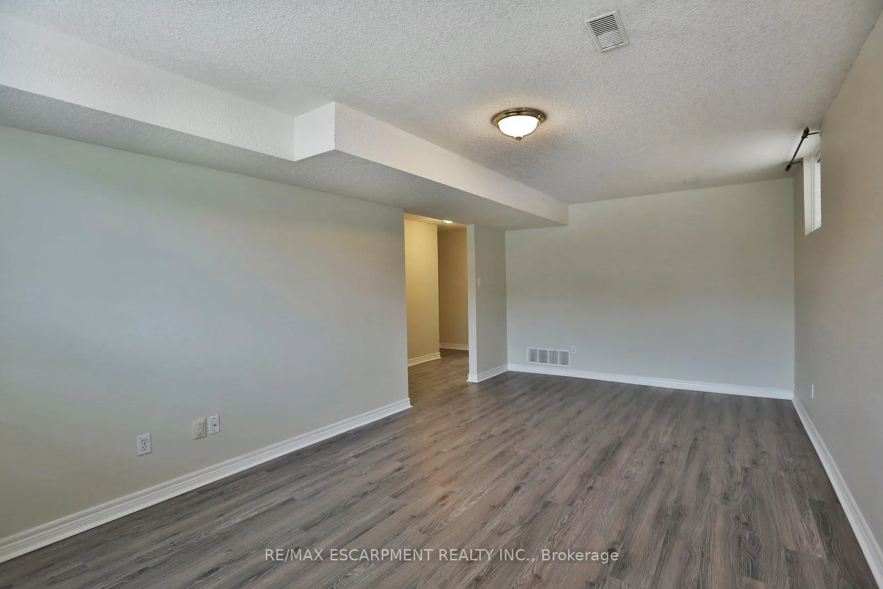 Photo 6 of Unit 2, 279 Nashville Circle, Hamilton, Gershome — HOMEH