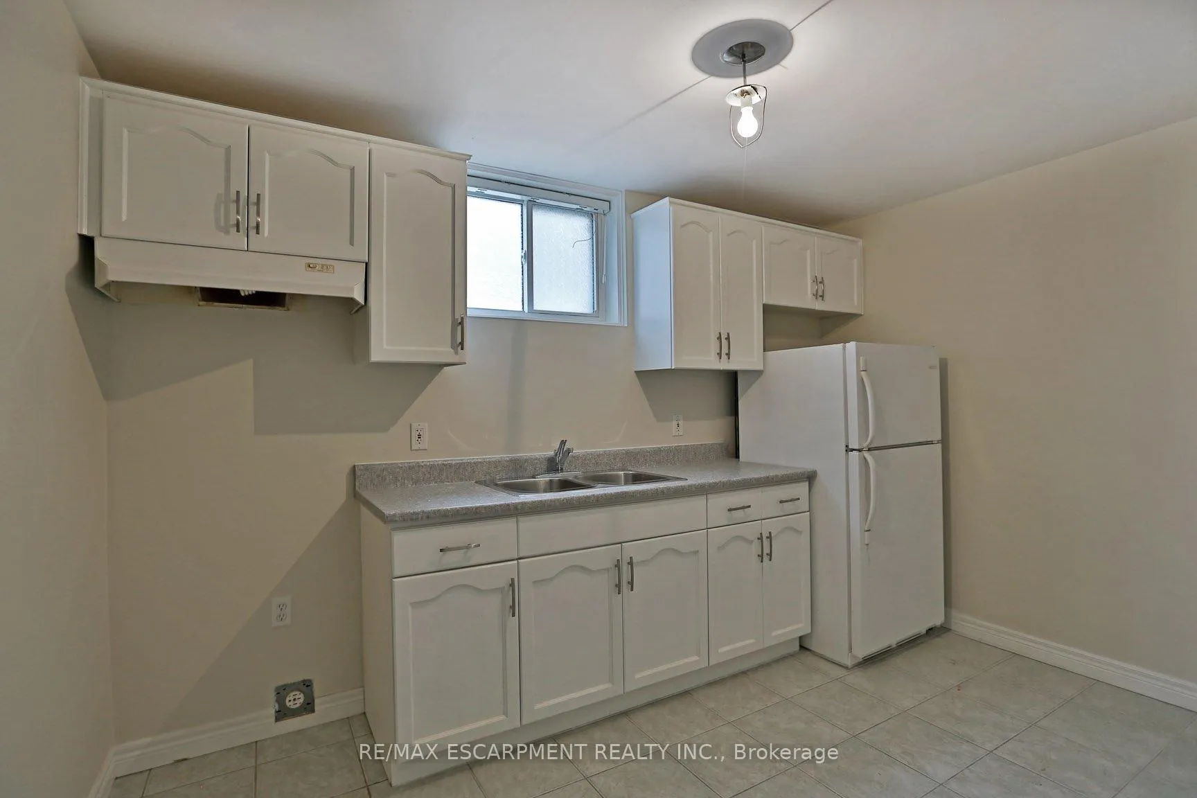 Photo 7 of Unit 2, 279 Nashville Circle, Hamilton, Gershome — HOMEH