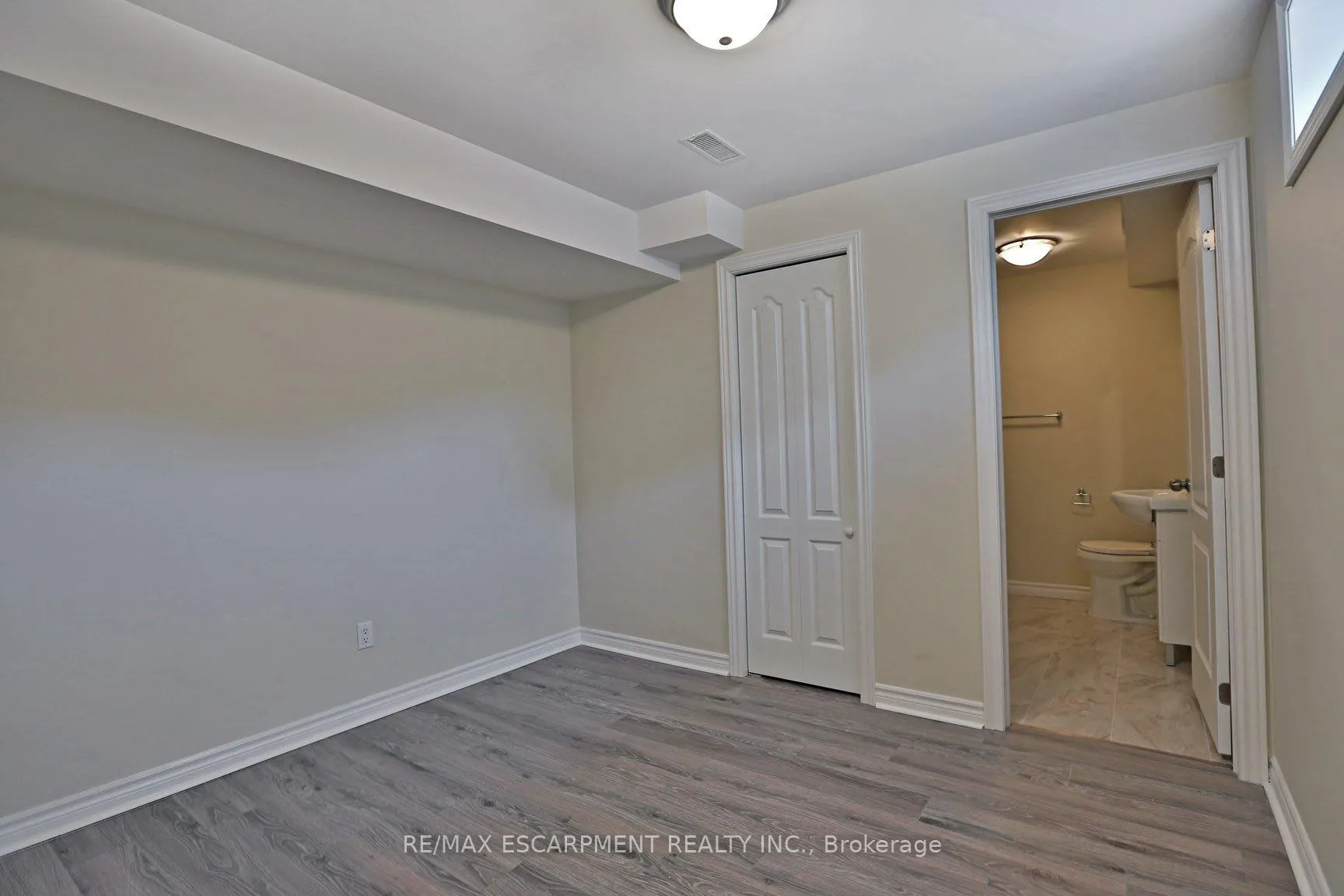 Photo 9 of Unit 2, 279 Nashville Circle, Hamilton, Gershome — HOMEH
