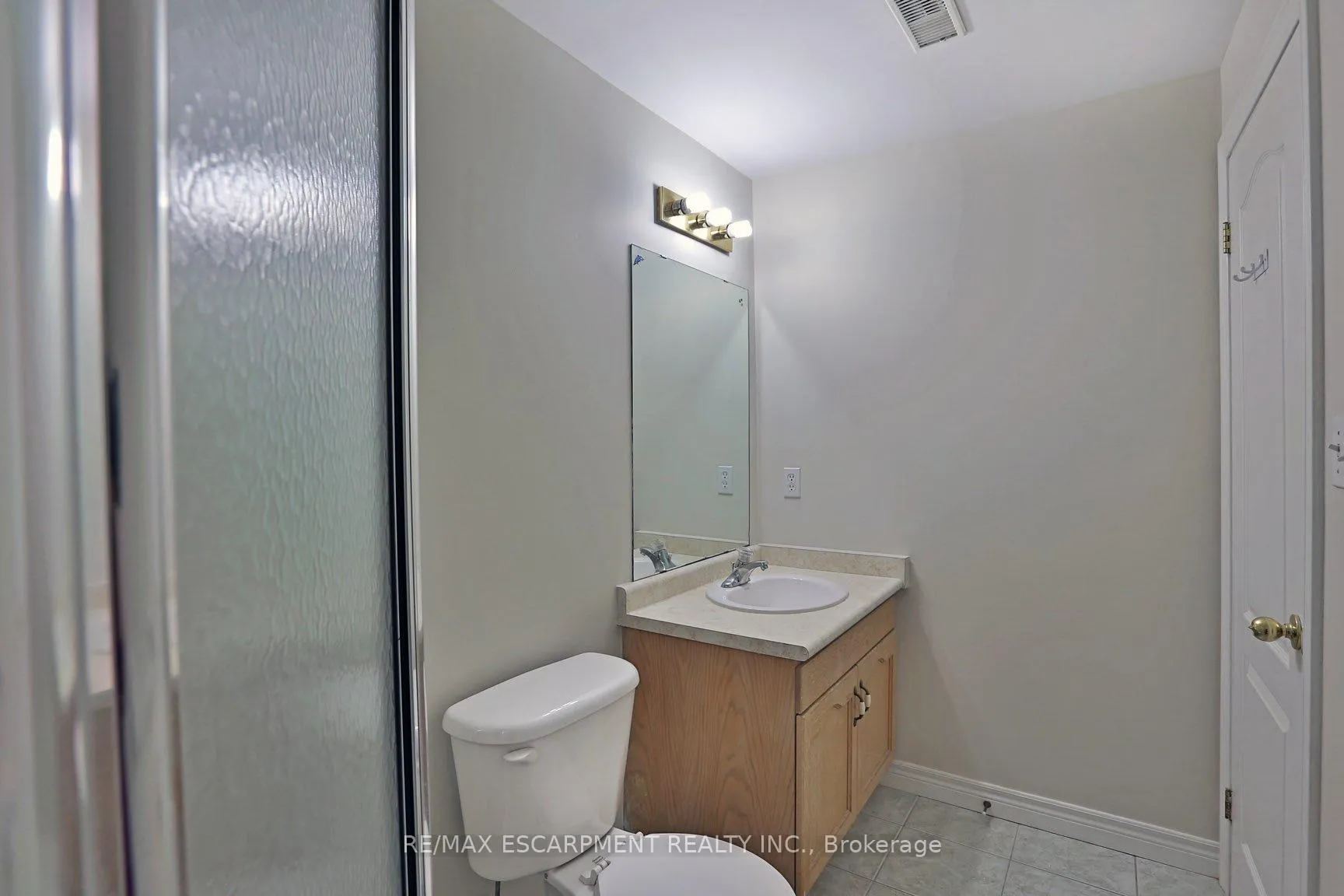 Photo 12 of Unit 2, 279 Nashville Circle, Hamilton, Gershome — HOMEH