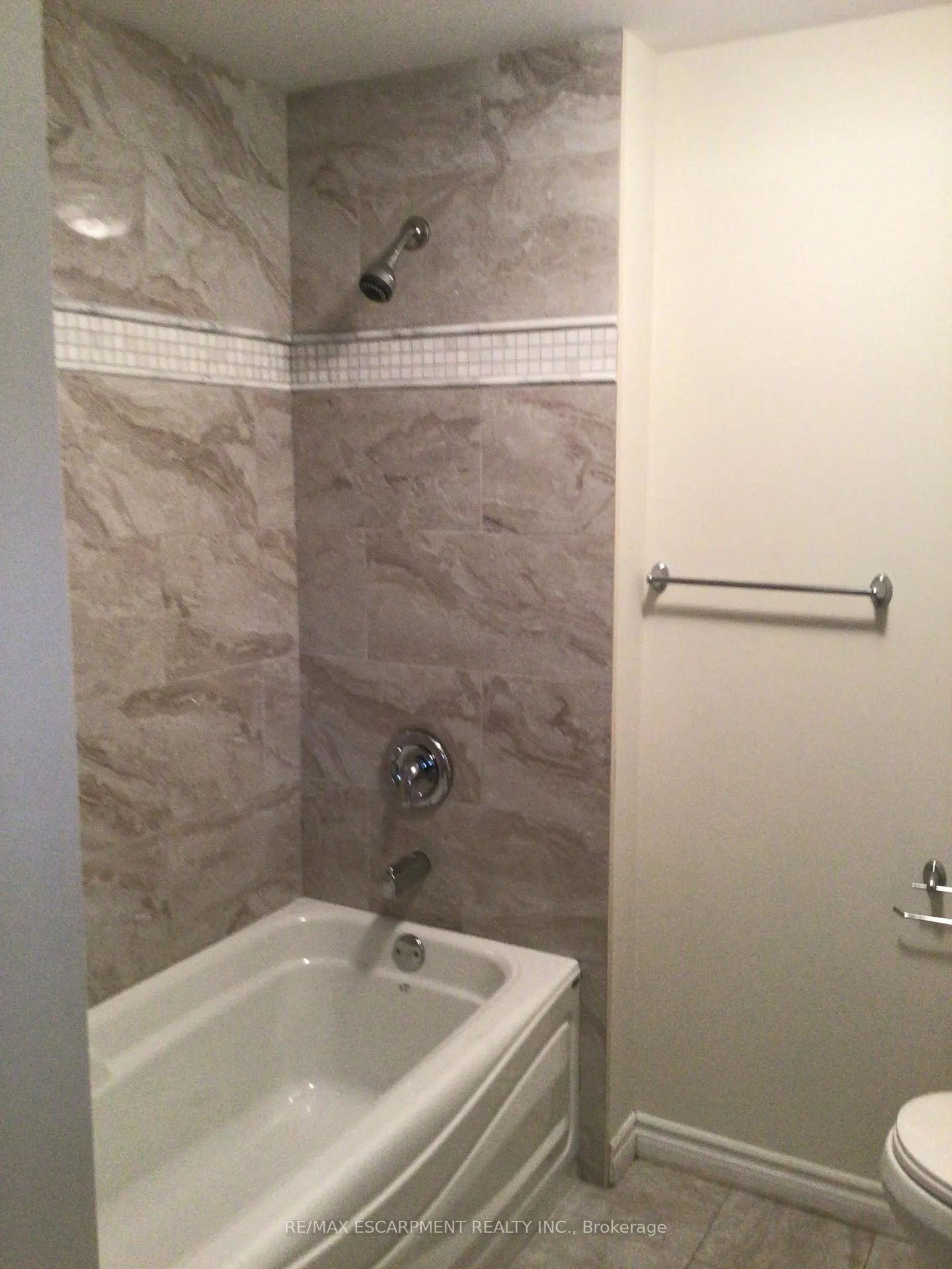 Photo 23 of Unit 2, 279 Nashville Circle, Hamilton, Gershome — HOMEH