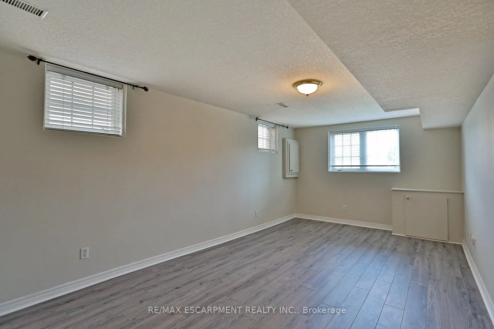 Photo 26 of Unit 2, 279 Nashville Circle, Hamilton, Gershome — HOMEH