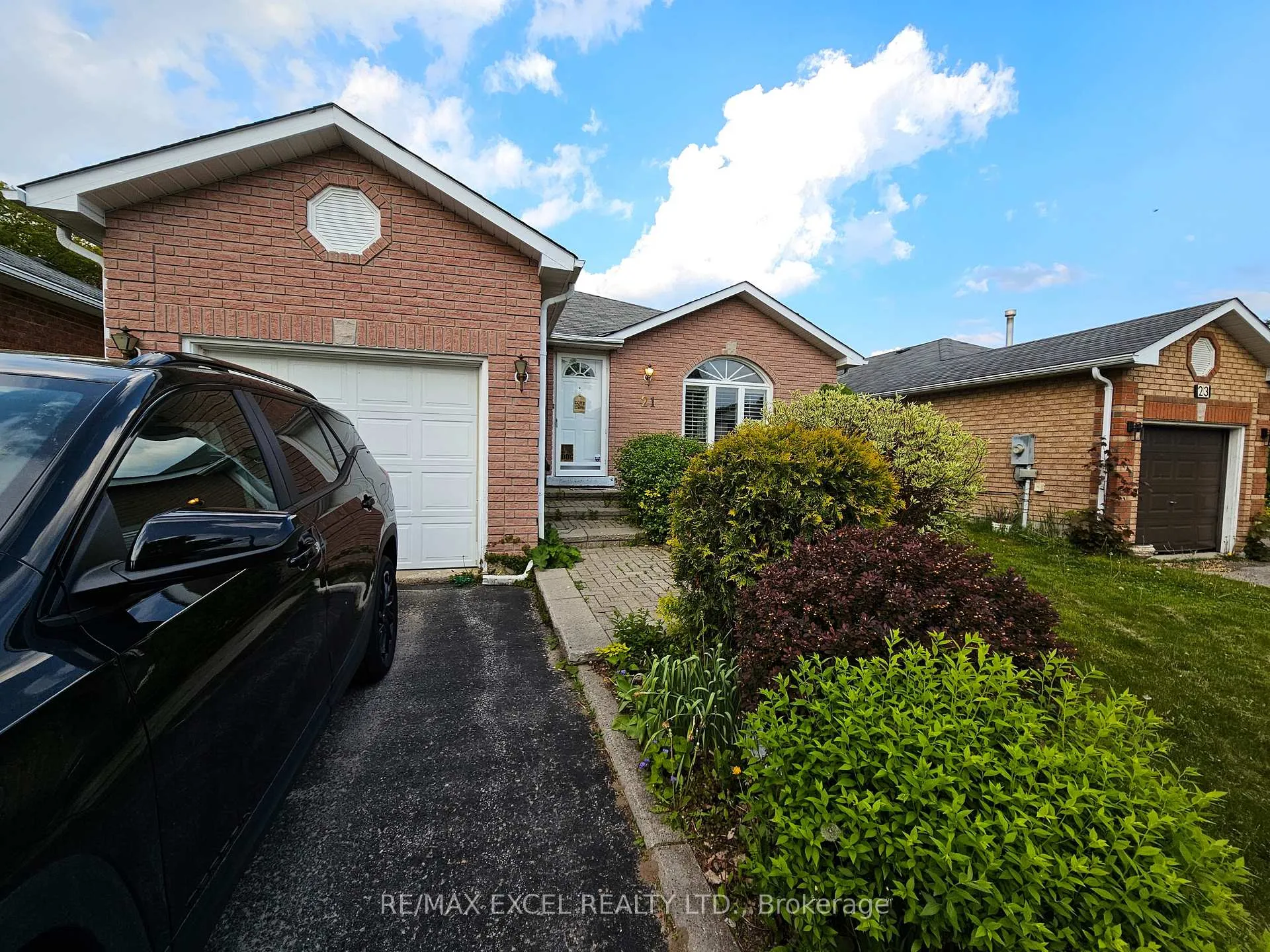 Photo 3 of 21 Finlay Road, Barrie, Sunnidale — HOMEH