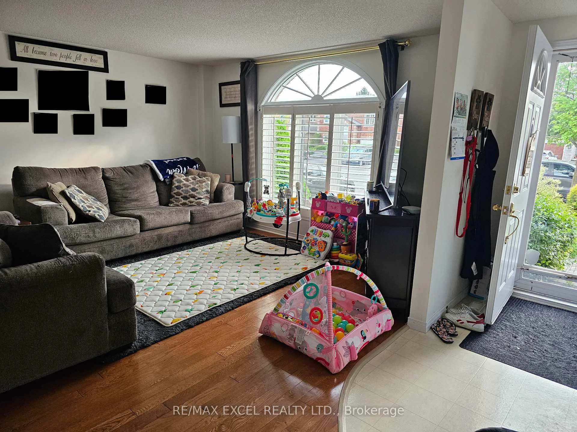 Photo 4 of 21 Finlay Road, Barrie, Sunnidale — HOMEH