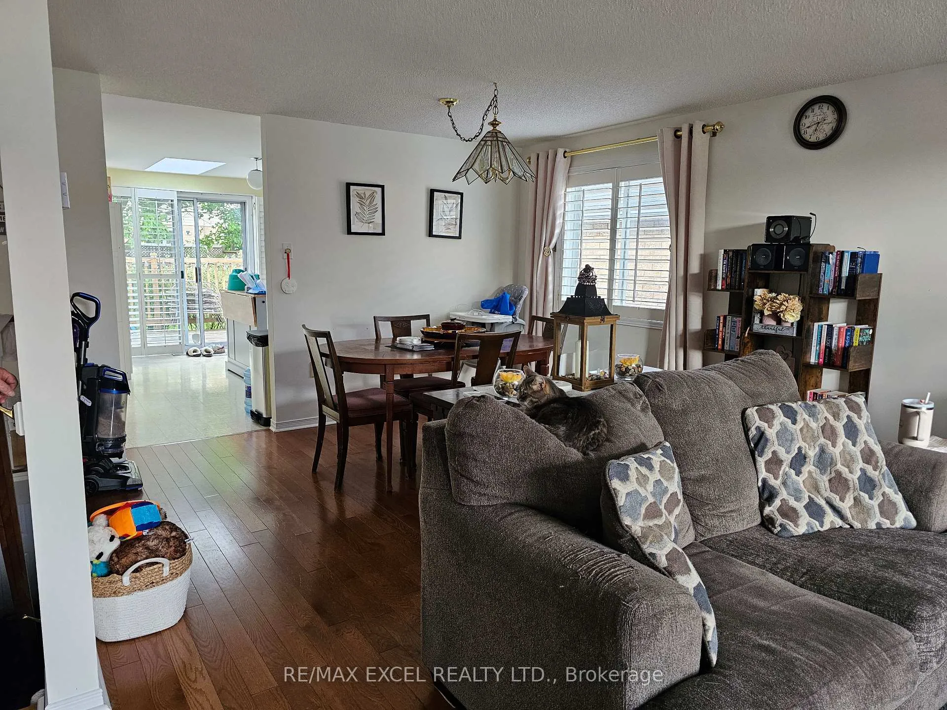 Photo 5 of 21 Finlay Road, Barrie, Sunnidale — HOMEH