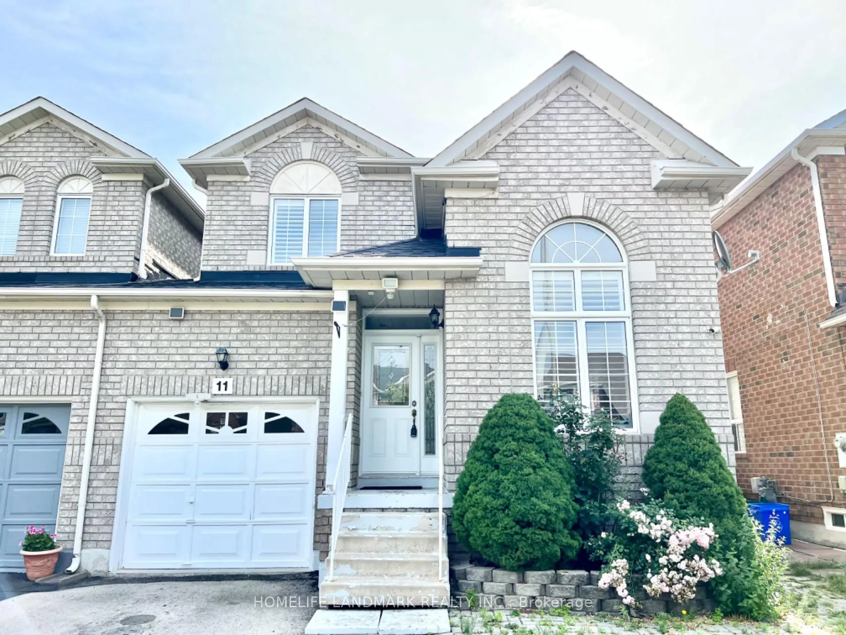 Front of 11 Cape Verde Way