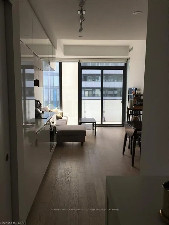 Photo 4 of Unit 3411, 185 Roehampton Avenue, Toronto, Mount Pleasant West — HOMEH