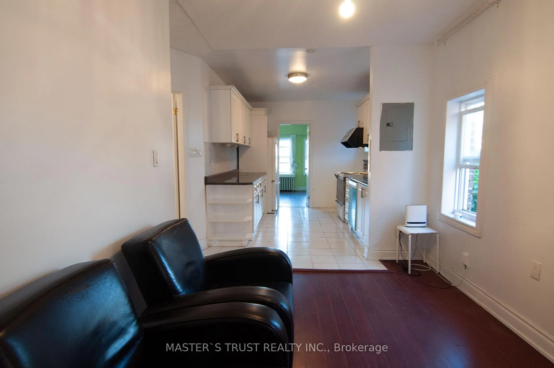 Photo 5 of Unit Upper, 567 Oakwood Avenue, Toronto, Oakwood Village — HOMEH