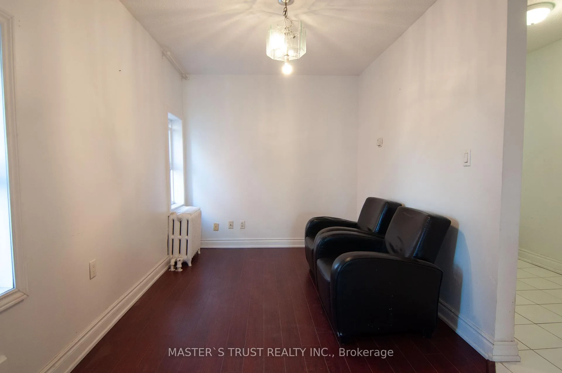 Photo 6 of Unit Upper, 567 Oakwood Avenue, Toronto, Oakwood Village — HOMEH