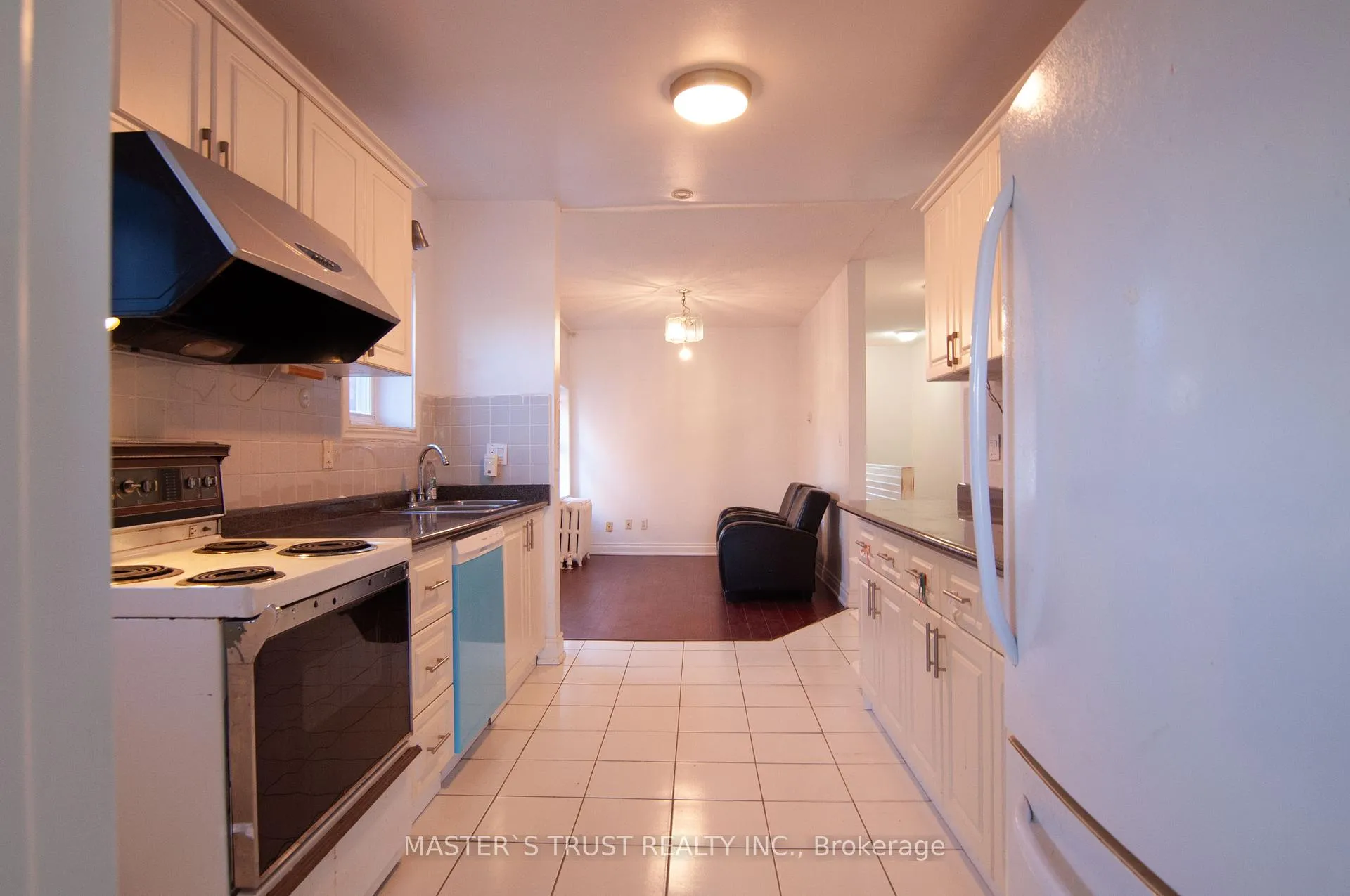 Photo 7 of Unit Upper, 567 Oakwood Avenue, Toronto, Oakwood Village — HOMEH