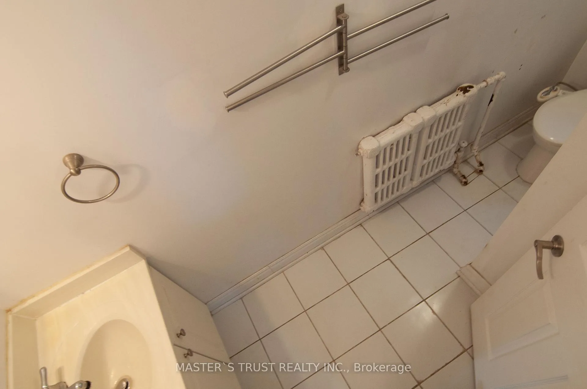 Photo 8 of Unit Upper, 567 Oakwood Avenue, Toronto, Oakwood Village — HOMEH
