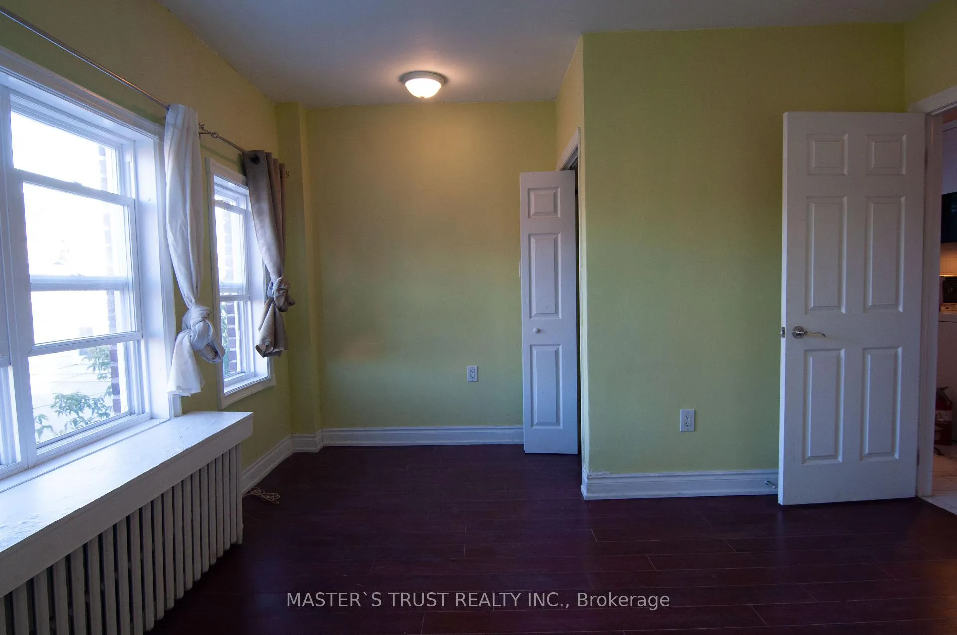 Photo 11 of Unit Upper, 567 Oakwood Avenue, Toronto, Oakwood Village — HOMEH