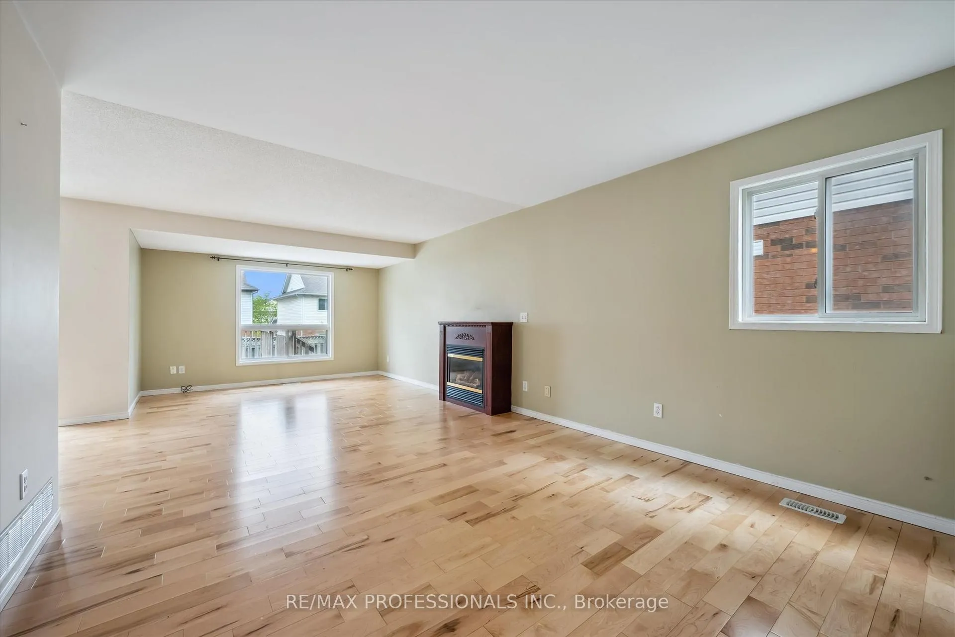 Photo 6 of 165 Silurian Drive, Guelph, Grange Road — HOMEH