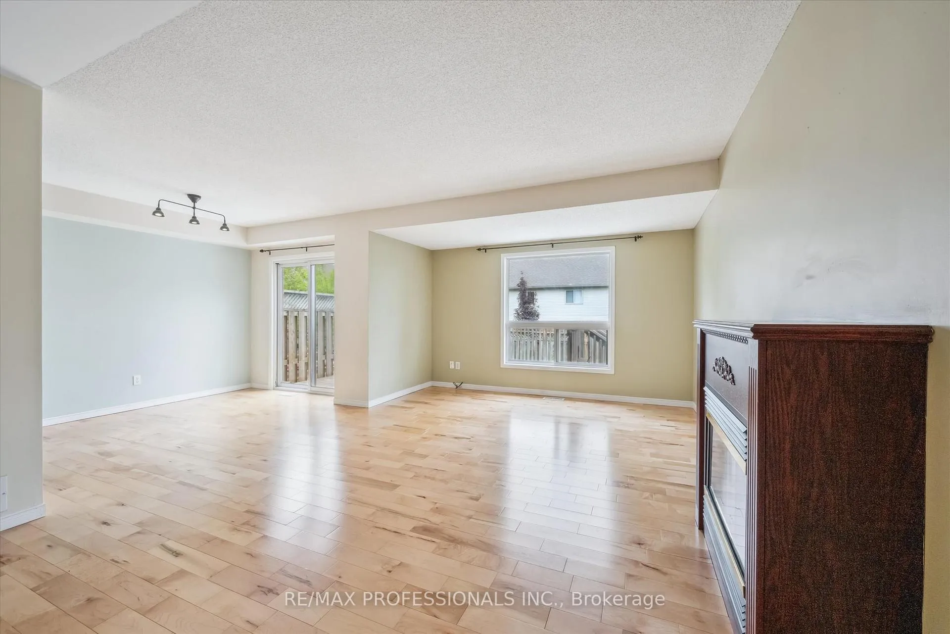Photo 7 of 165 Silurian Drive, Guelph, Grange Road — HOMEH