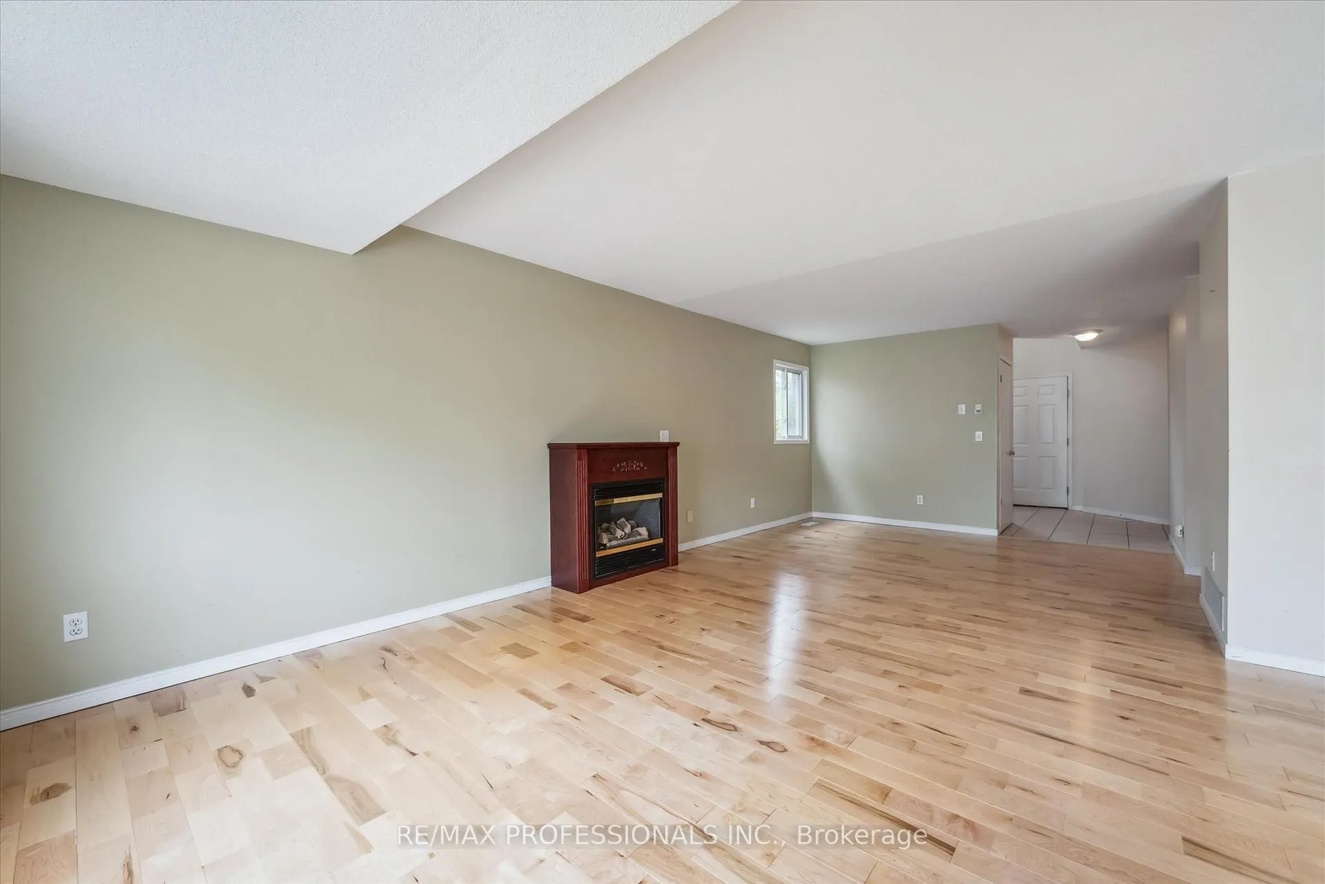 Photo 9 of 165 Silurian Drive, Guelph, Grange Road — HOMEH