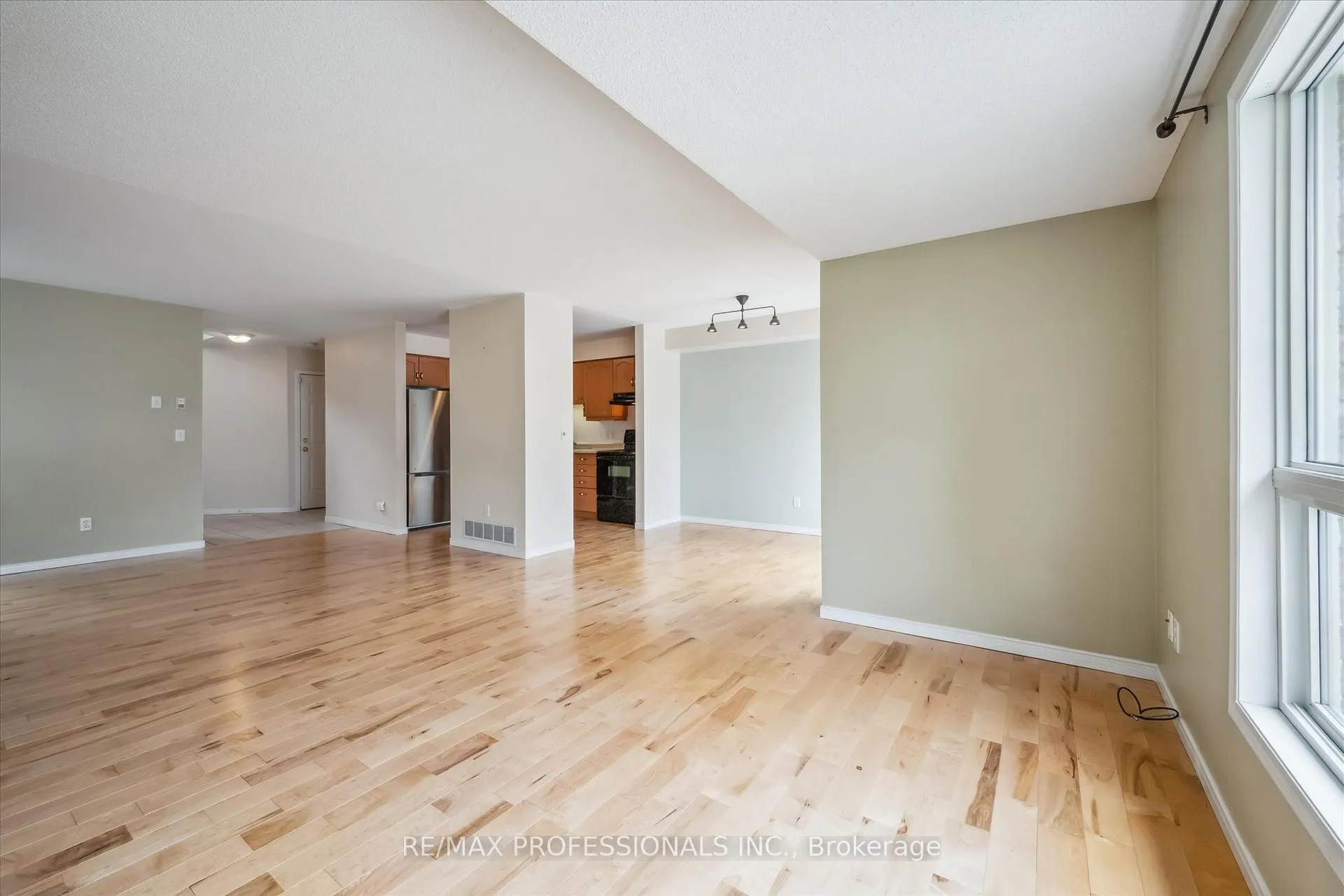Photo 10 of 165 Silurian Drive, Guelph, Grange Road — HOMEH