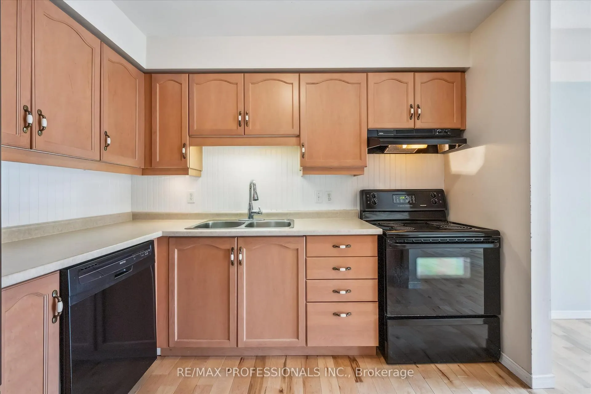 Photo 11 of 165 Silurian Drive, Guelph, Grange Road — HOMEH