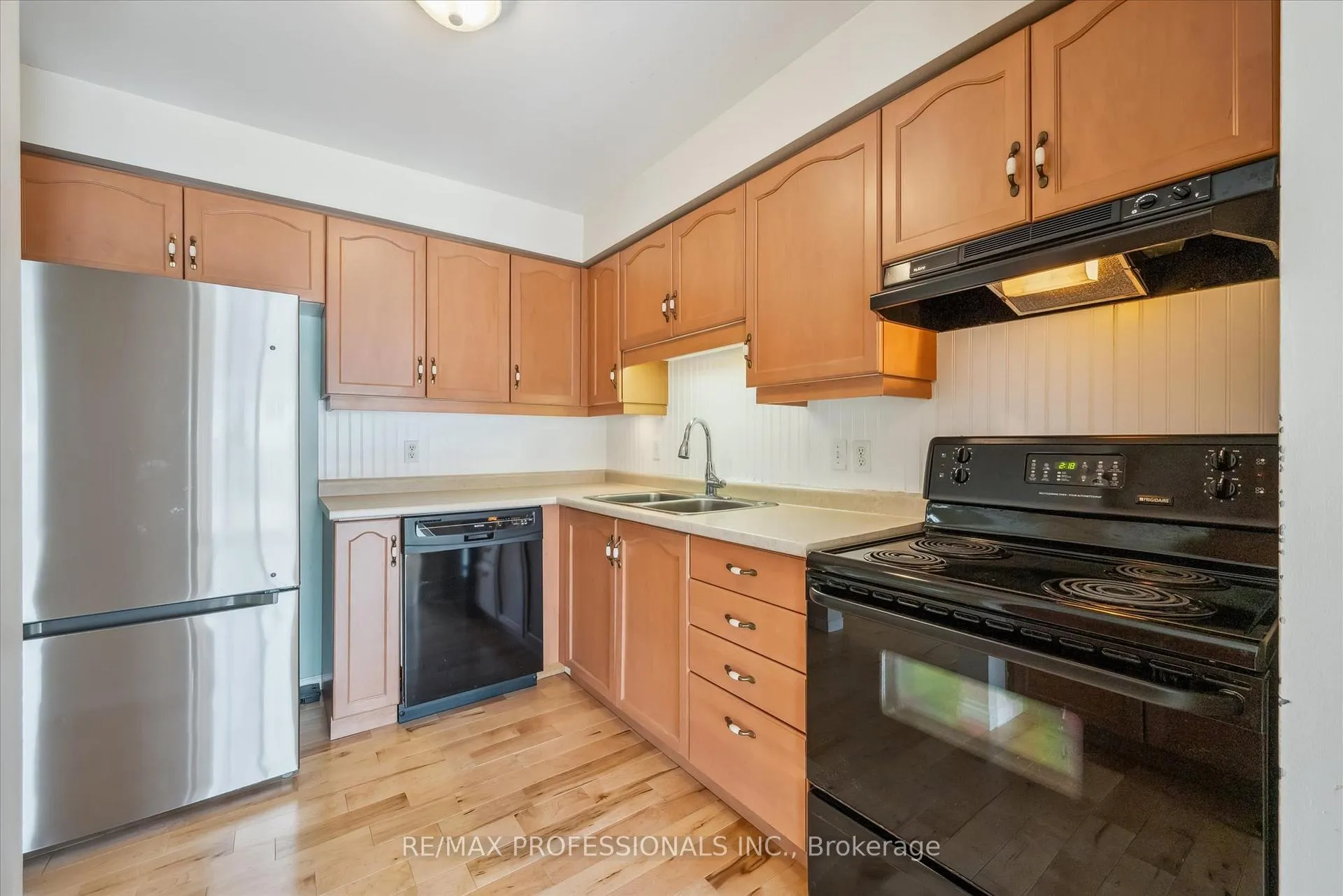 Photo 12 of 165 Silurian Drive, Guelph, Grange Road — HOMEH