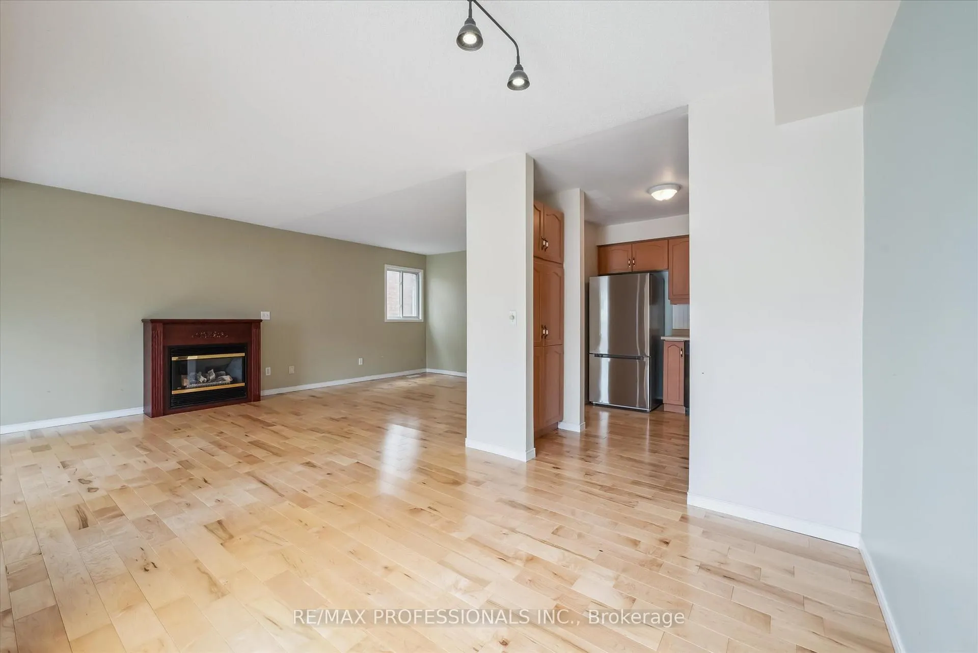 Photo 15 of 165 Silurian Drive, Guelph, Grange Road — HOMEH