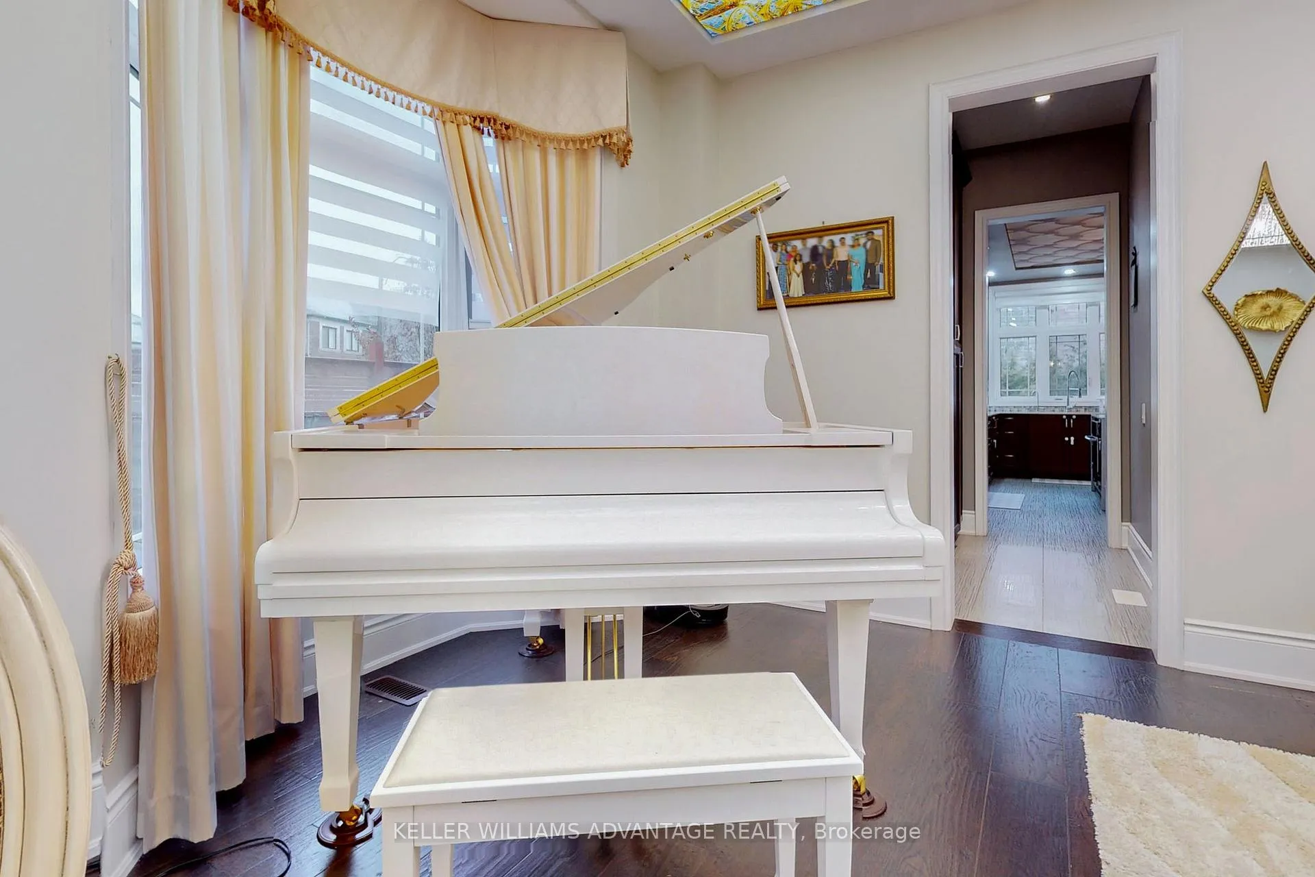 Photo 8 of 51 Finland Drive, Vaughan, Kleinburg — HOMEH