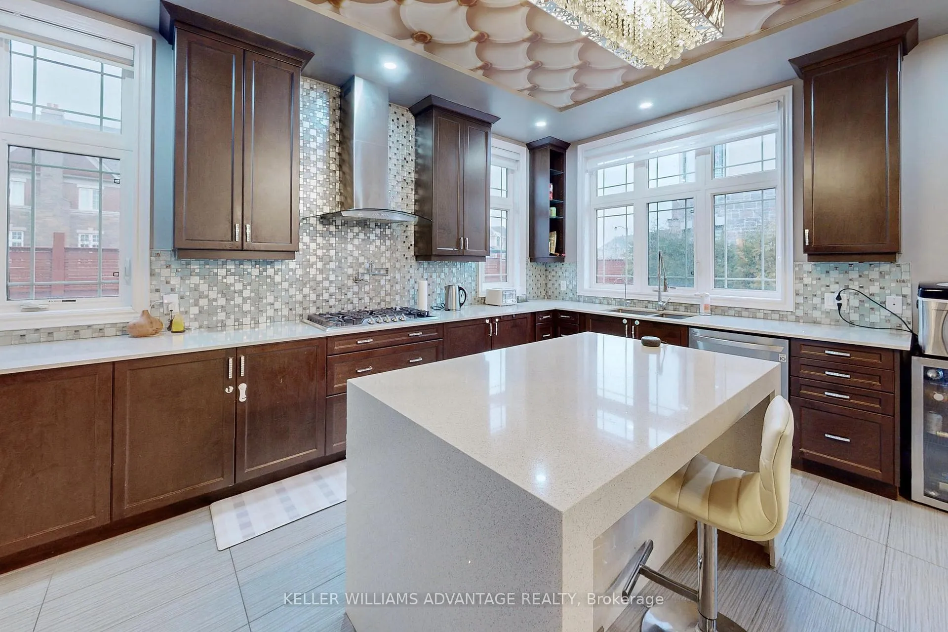 Photo 10 of 51 Finland Drive, Vaughan, Kleinburg — HOMEH