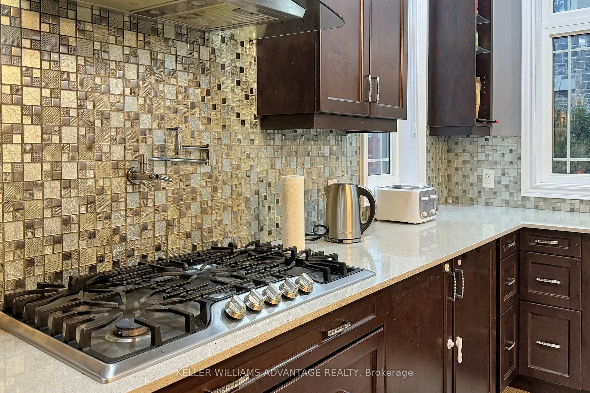 Photo 12 of 51 Finland Drive, Vaughan, Kleinburg — HOMEH