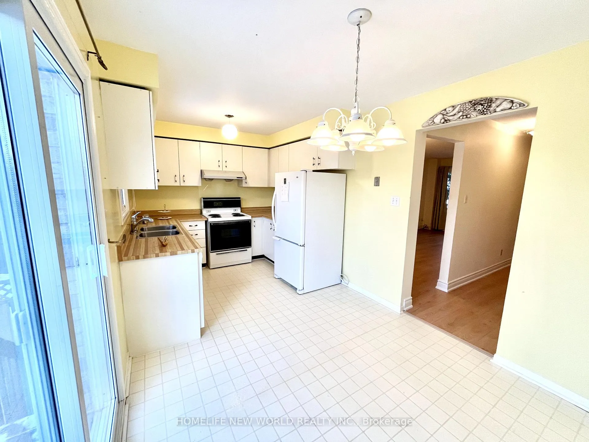 Photo 6 of 102 Ducatel Crescent, Ajax, Central — HOMEH