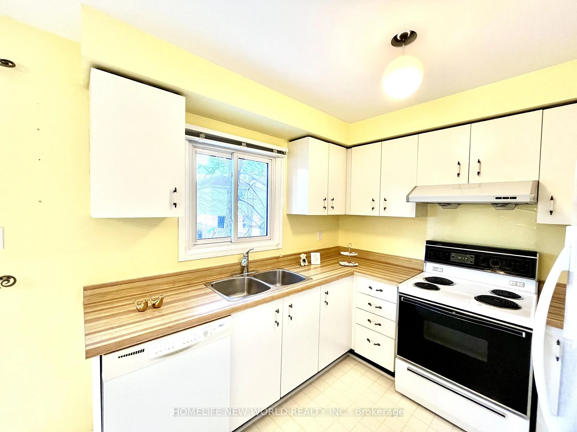 Photo 7 of 102 Ducatel Crescent, Ajax, Central — HOMEH