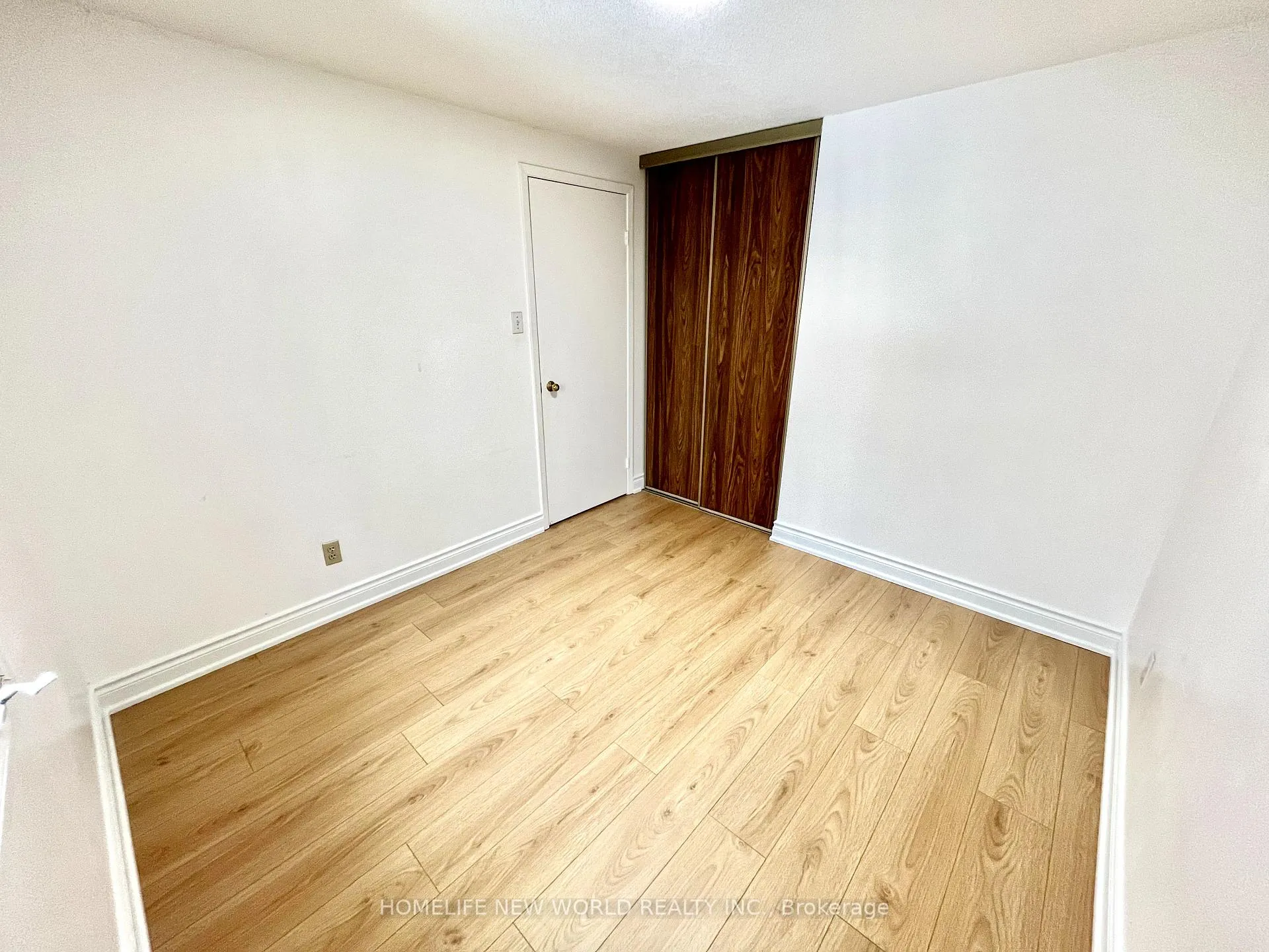 Photo 11 of 102 Ducatel Crescent, Ajax, Central — HOMEH
