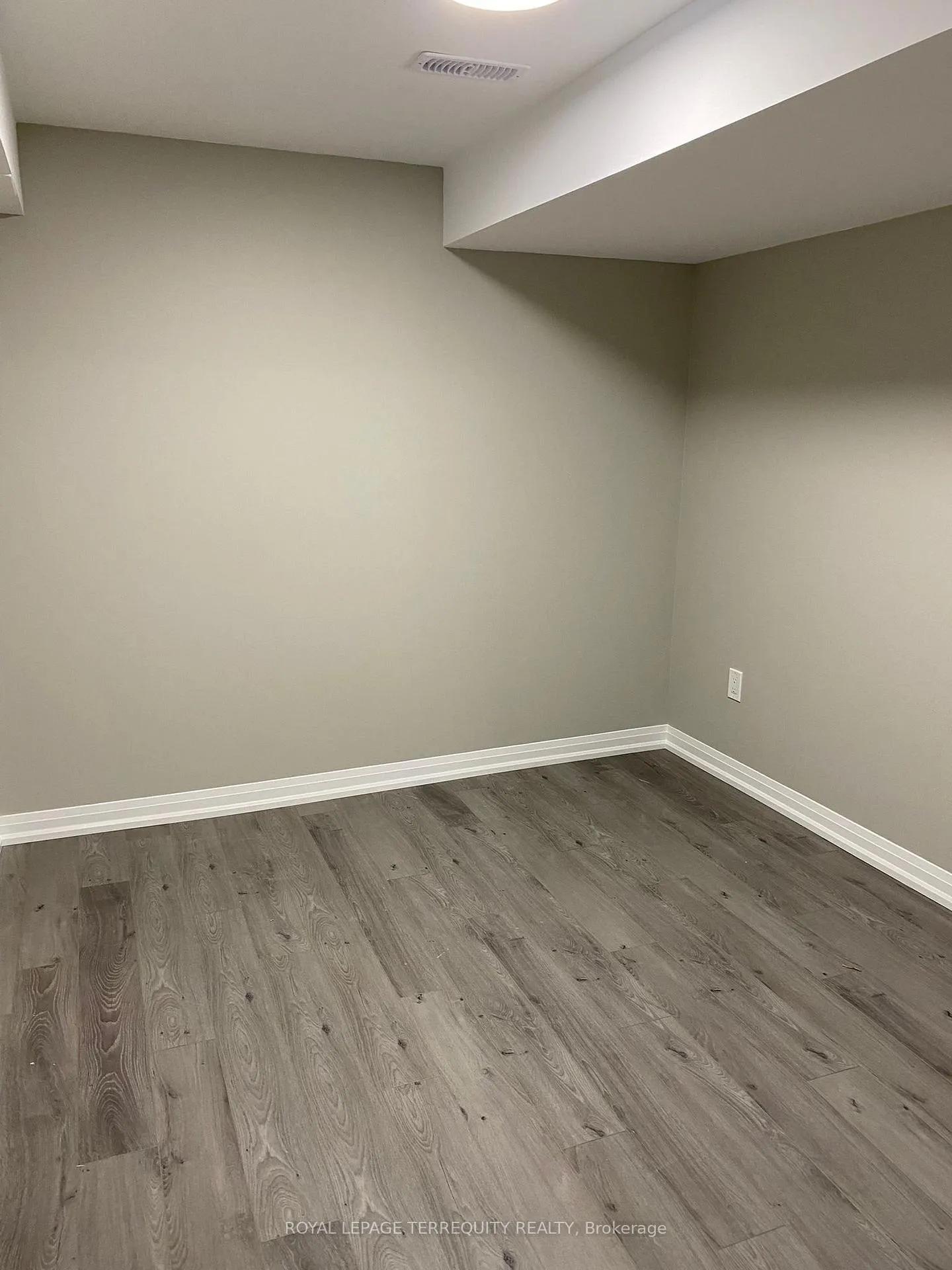 Photo 8 of Unit Lower, 34 Del Ray Crescent, Wasaga Beach — HOMEH